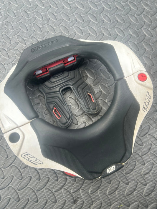 Leatt 5.5 youth neck brace