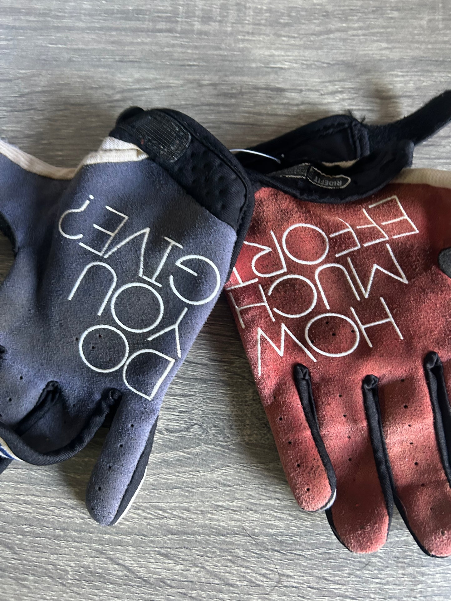 100% gloves youth medium