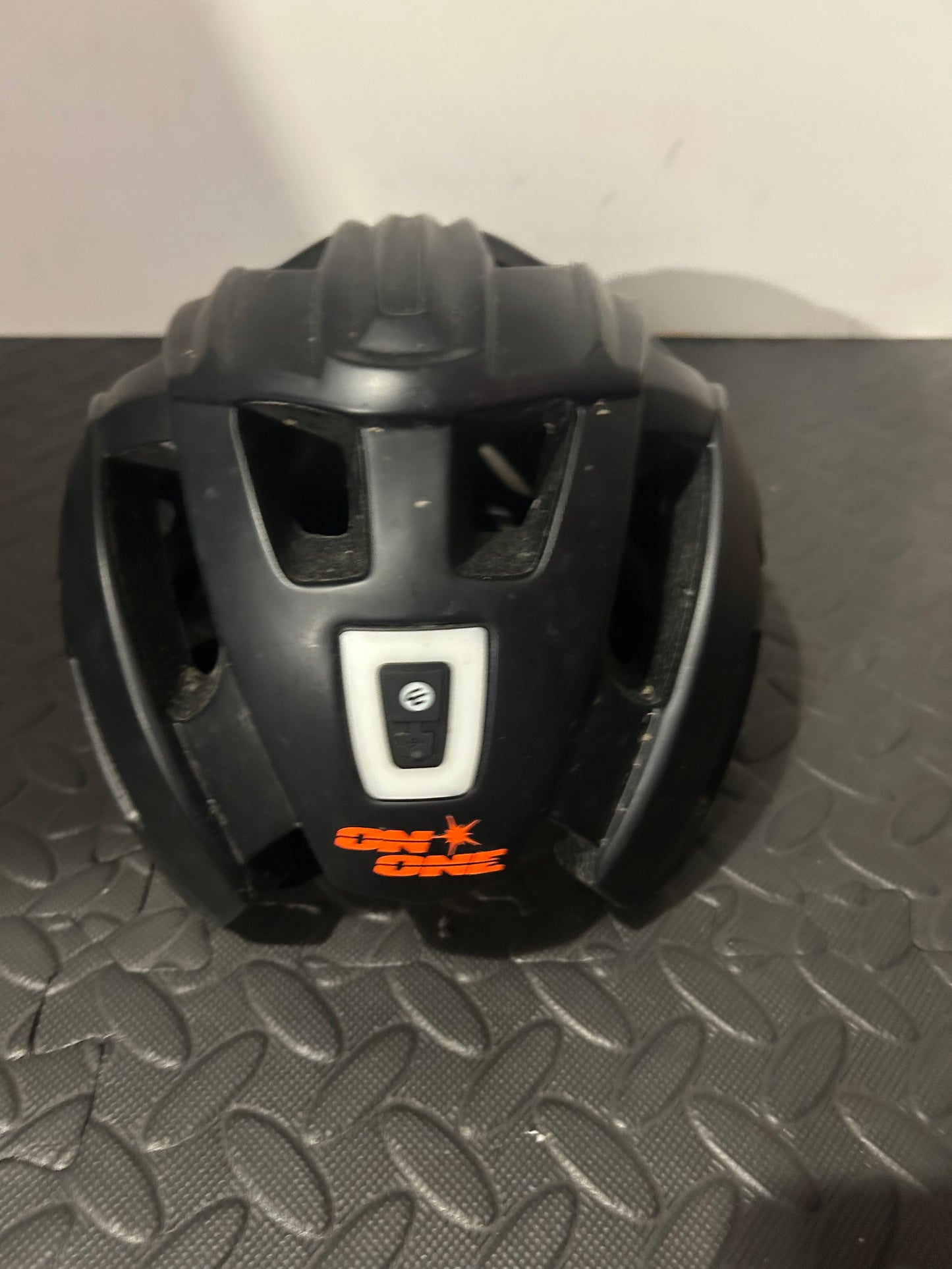 On one mtb helmet 55-59cm