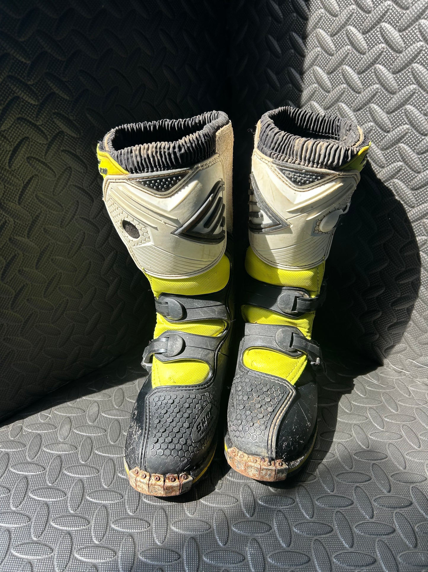 Shot boots uk4.5