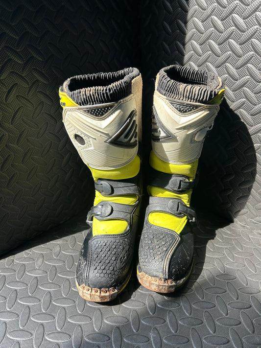 Shot boots uk4.5
