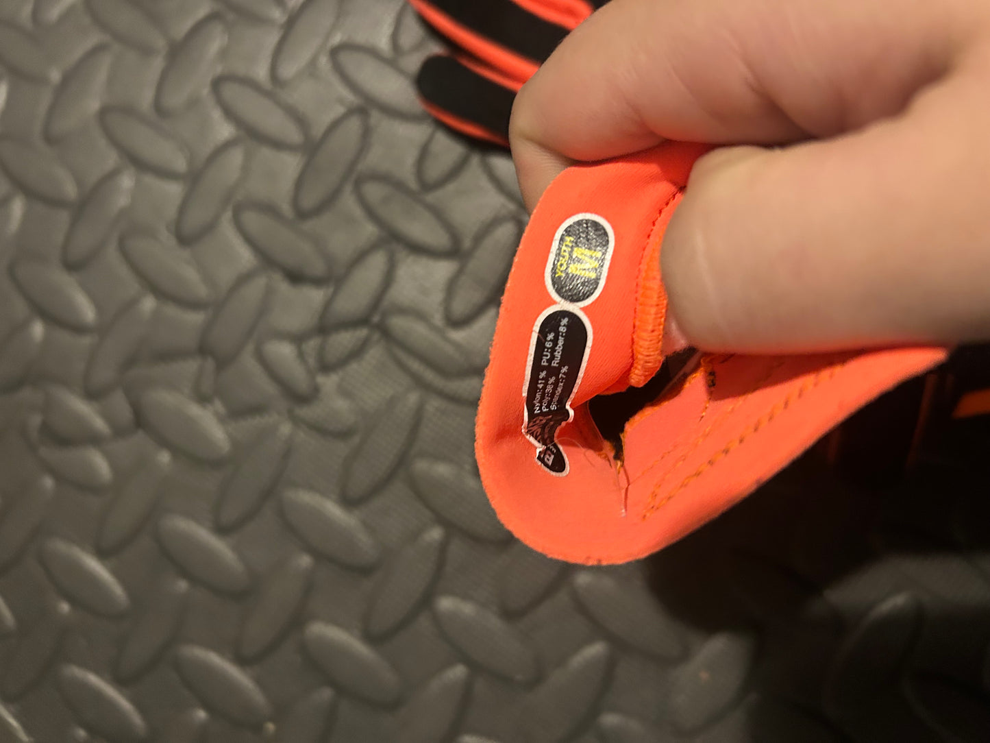 100% brisker gloves youth medium