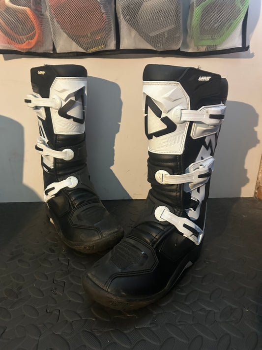 Leatt 3.5 boots UK3
