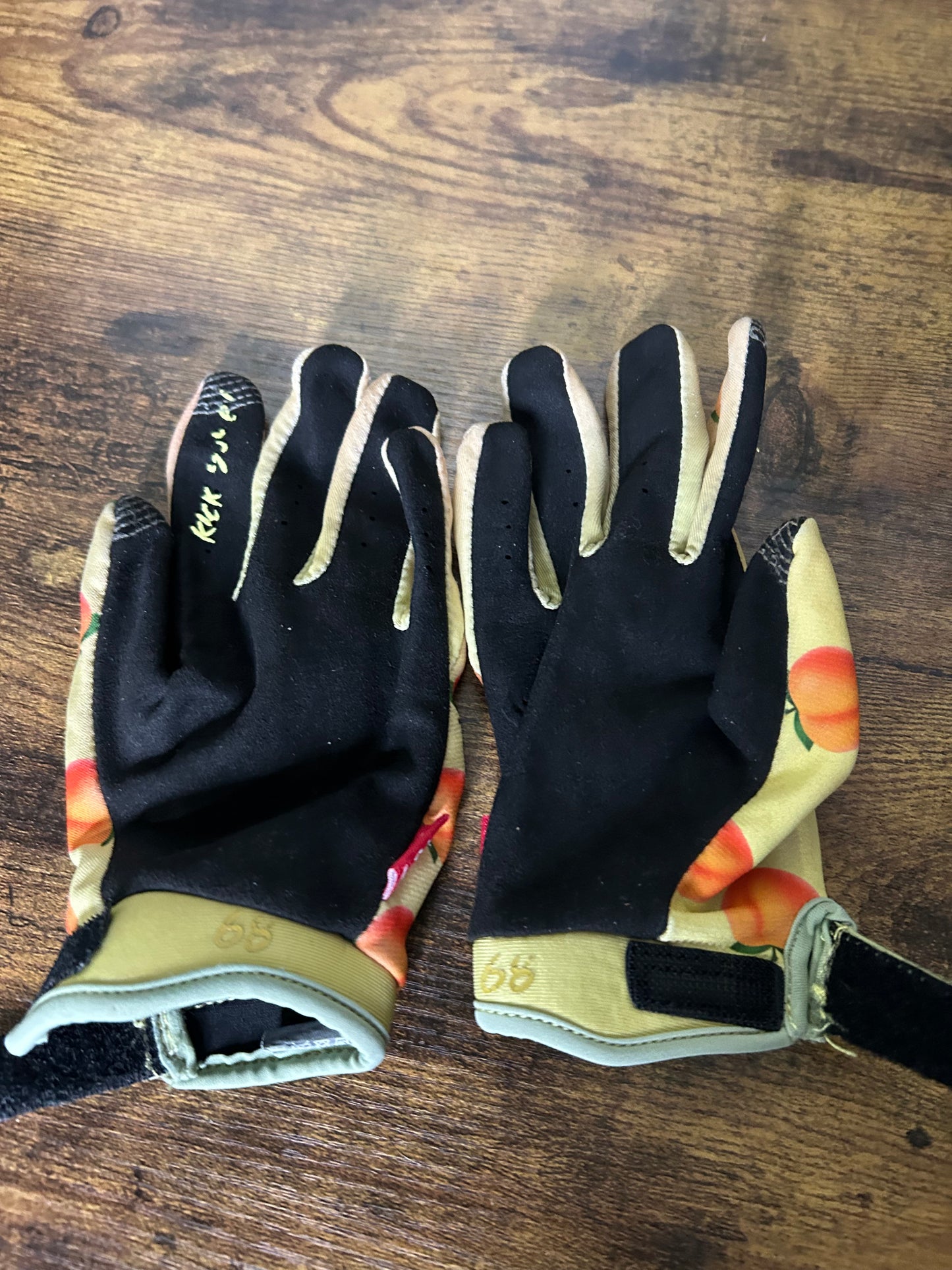 fist gloves ym