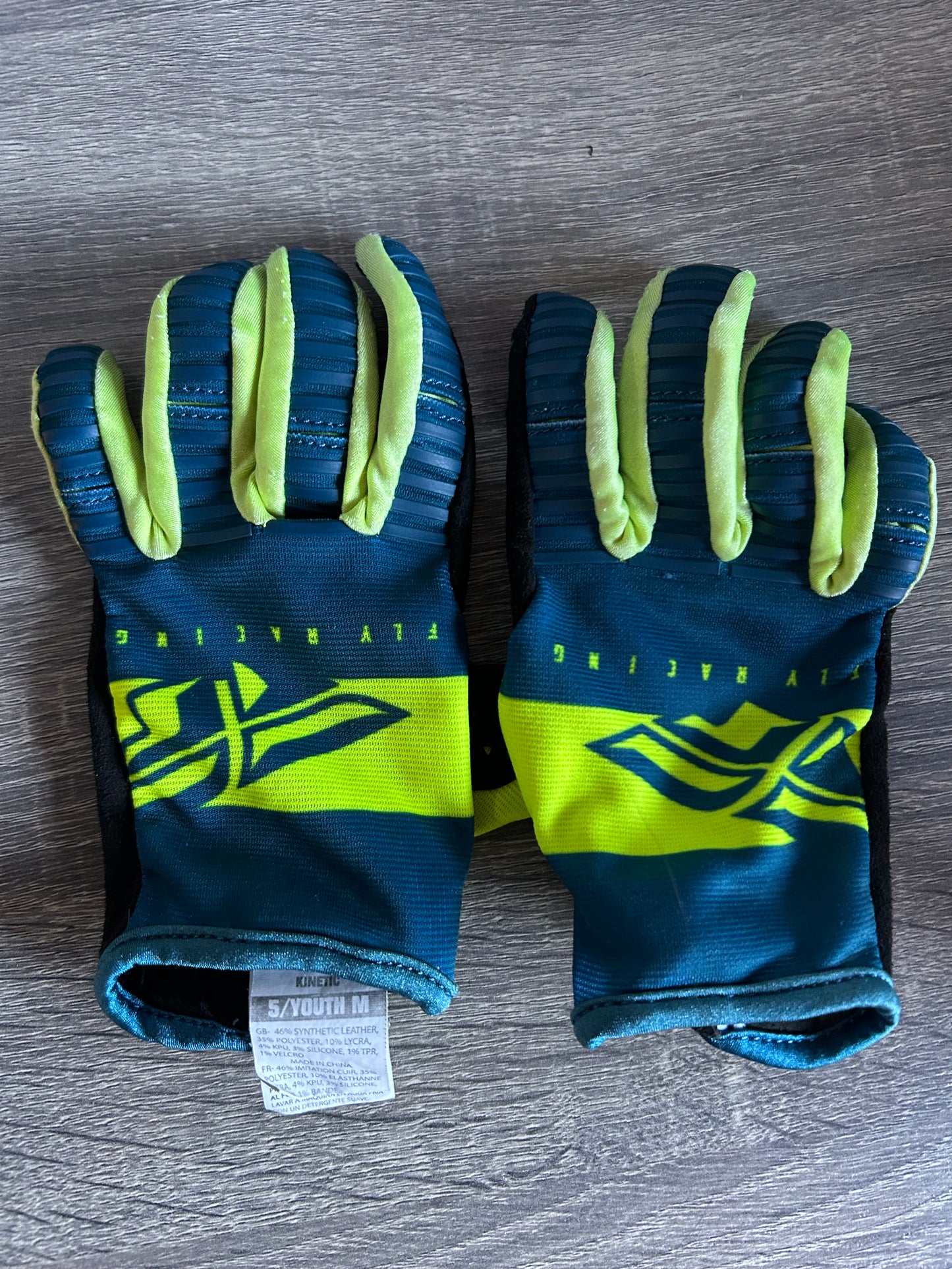 fly gloves youth medium