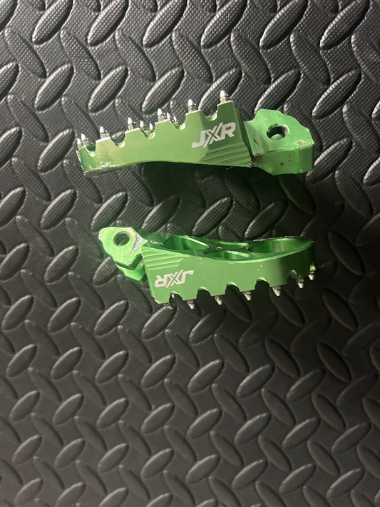 Surron jxr foot pegs