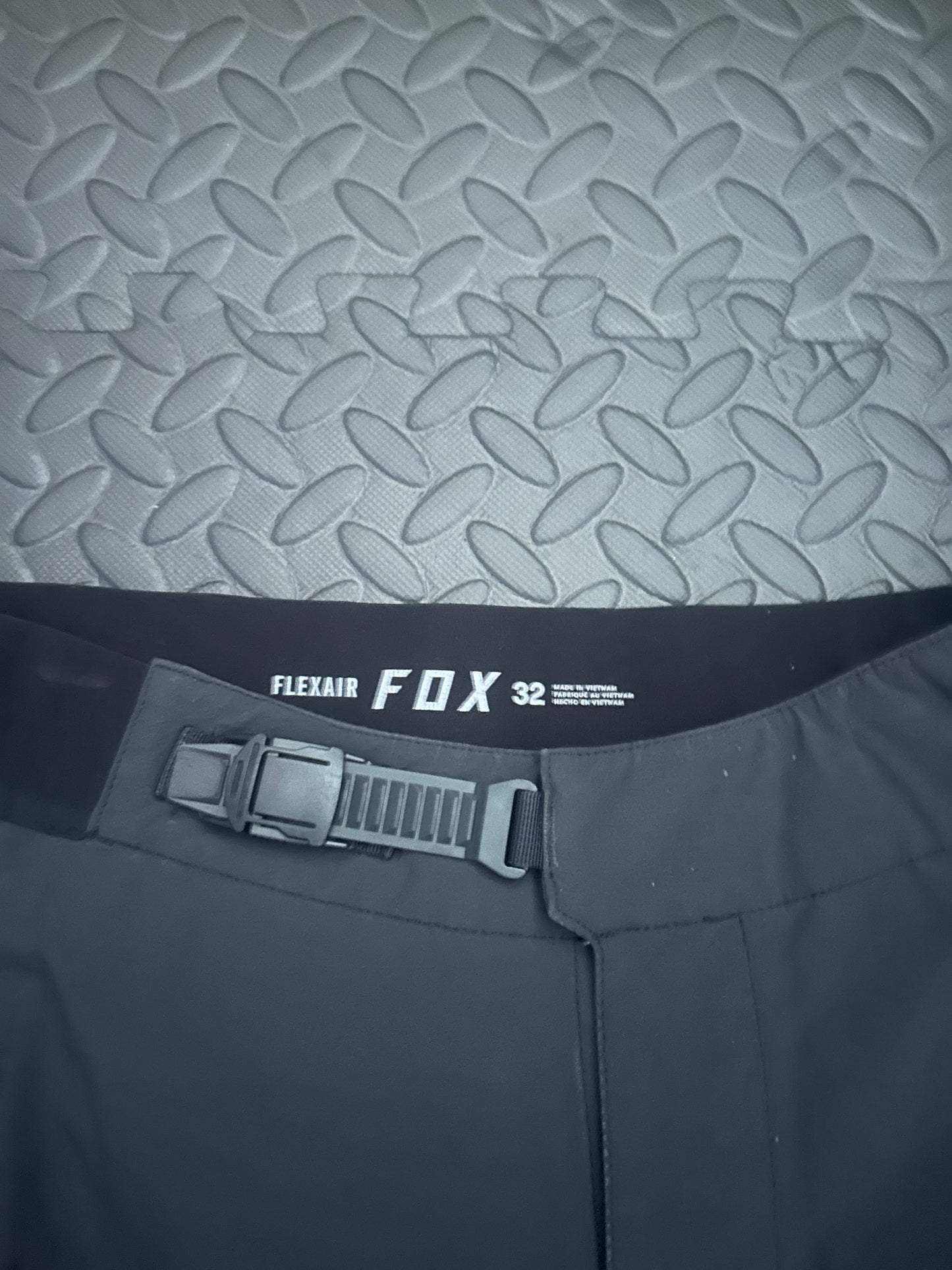 Fox pants 32”
