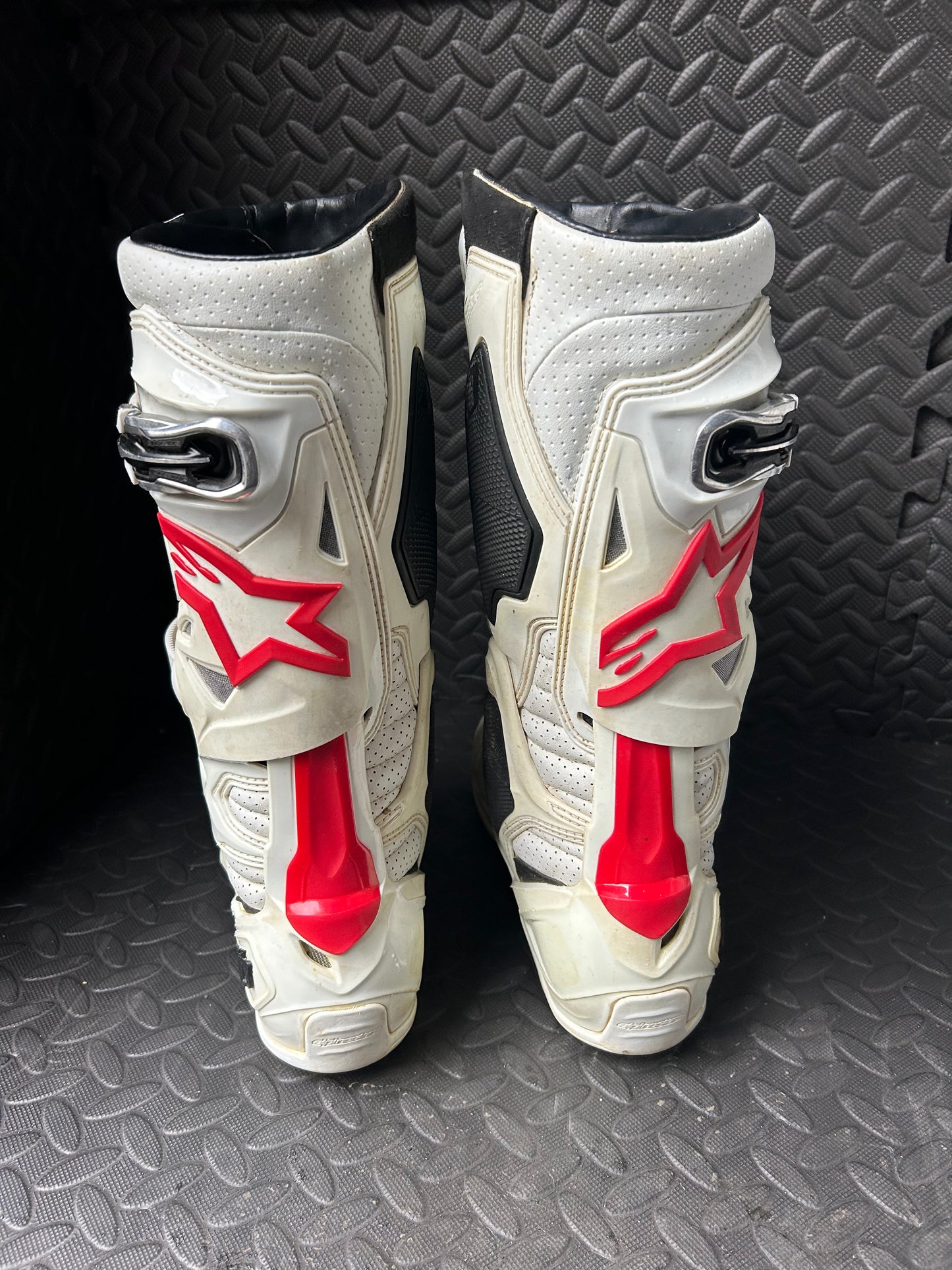 Alpinestars tech 10 supervented uk6