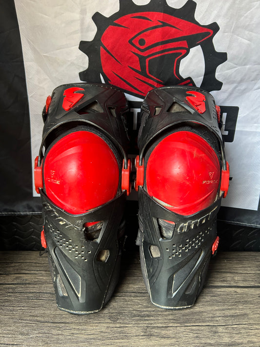 thor knee braces S/M