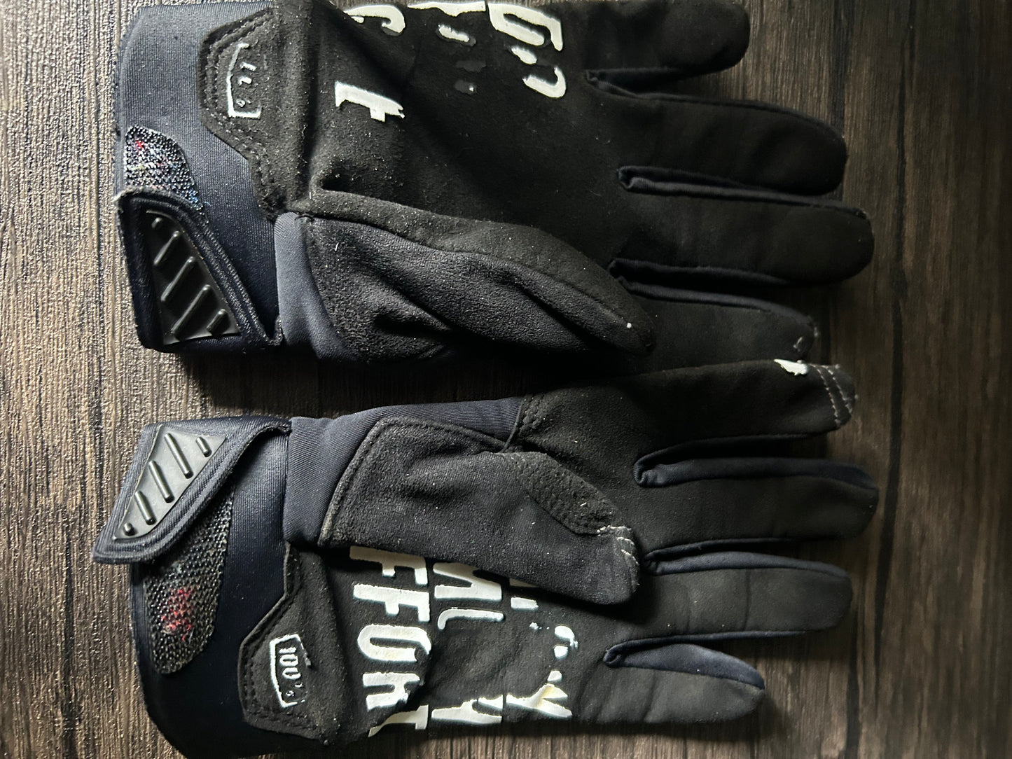 100% gloves ym