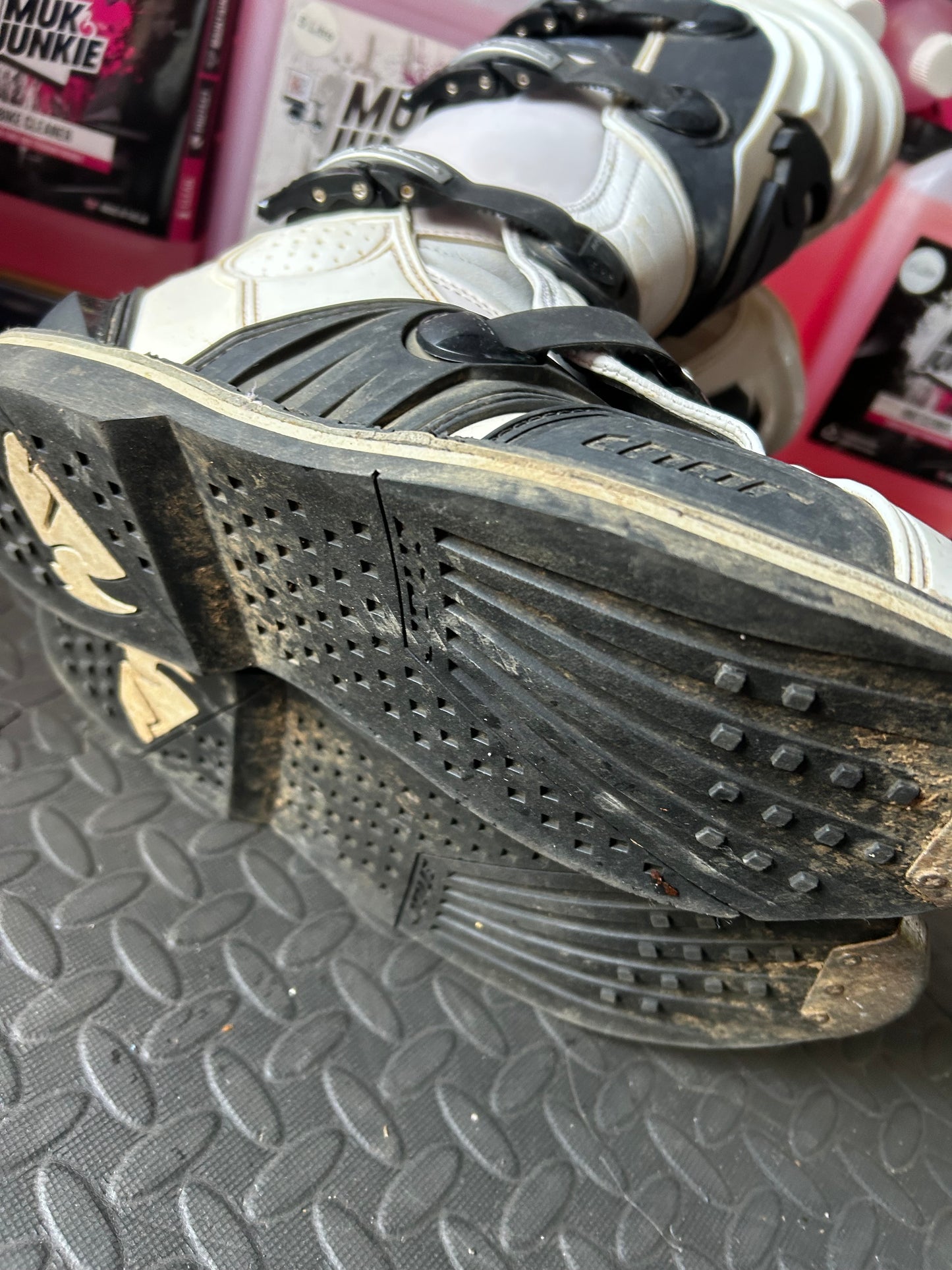 Thor boots uk9