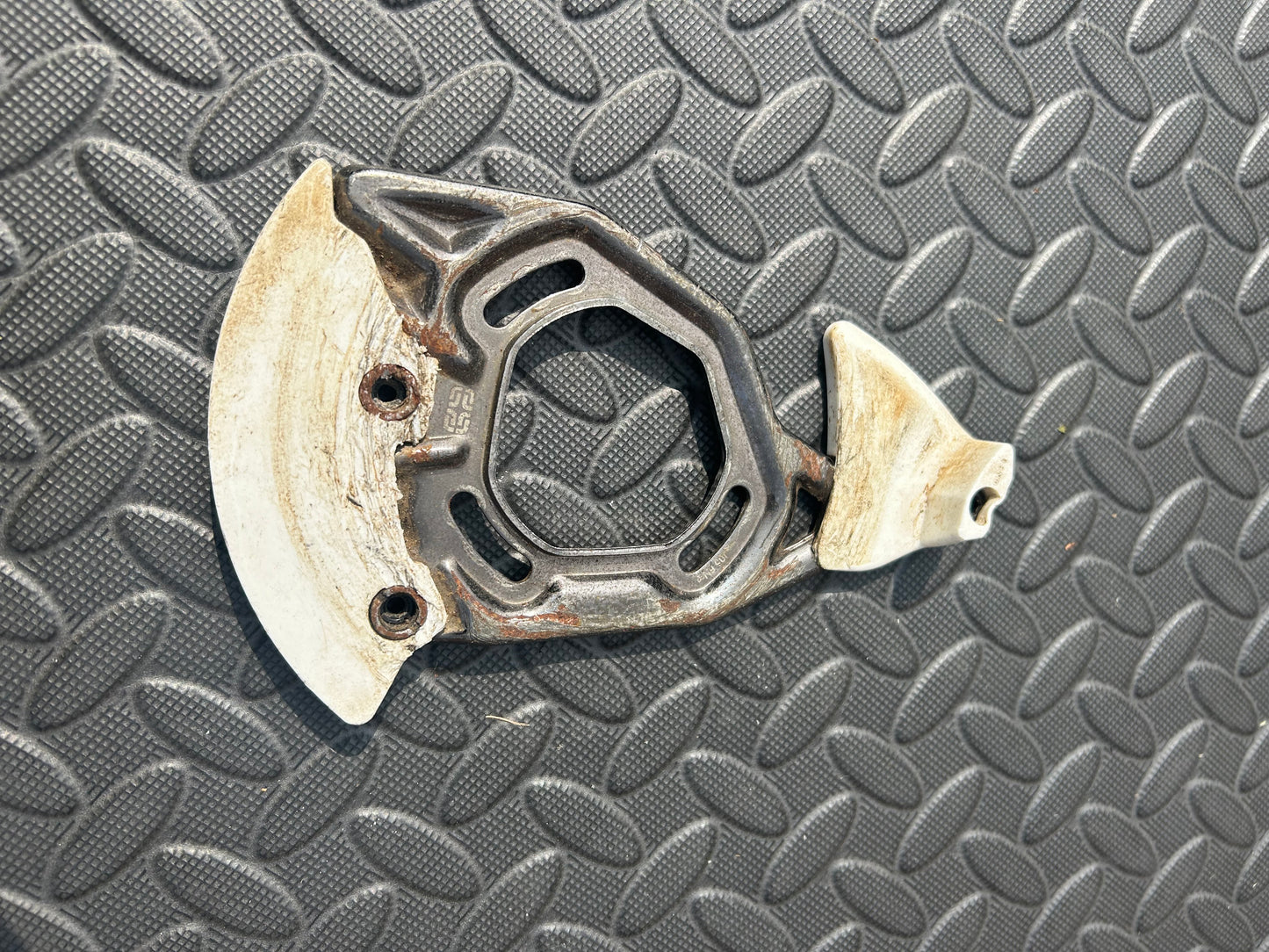 Ethirteen chain guard