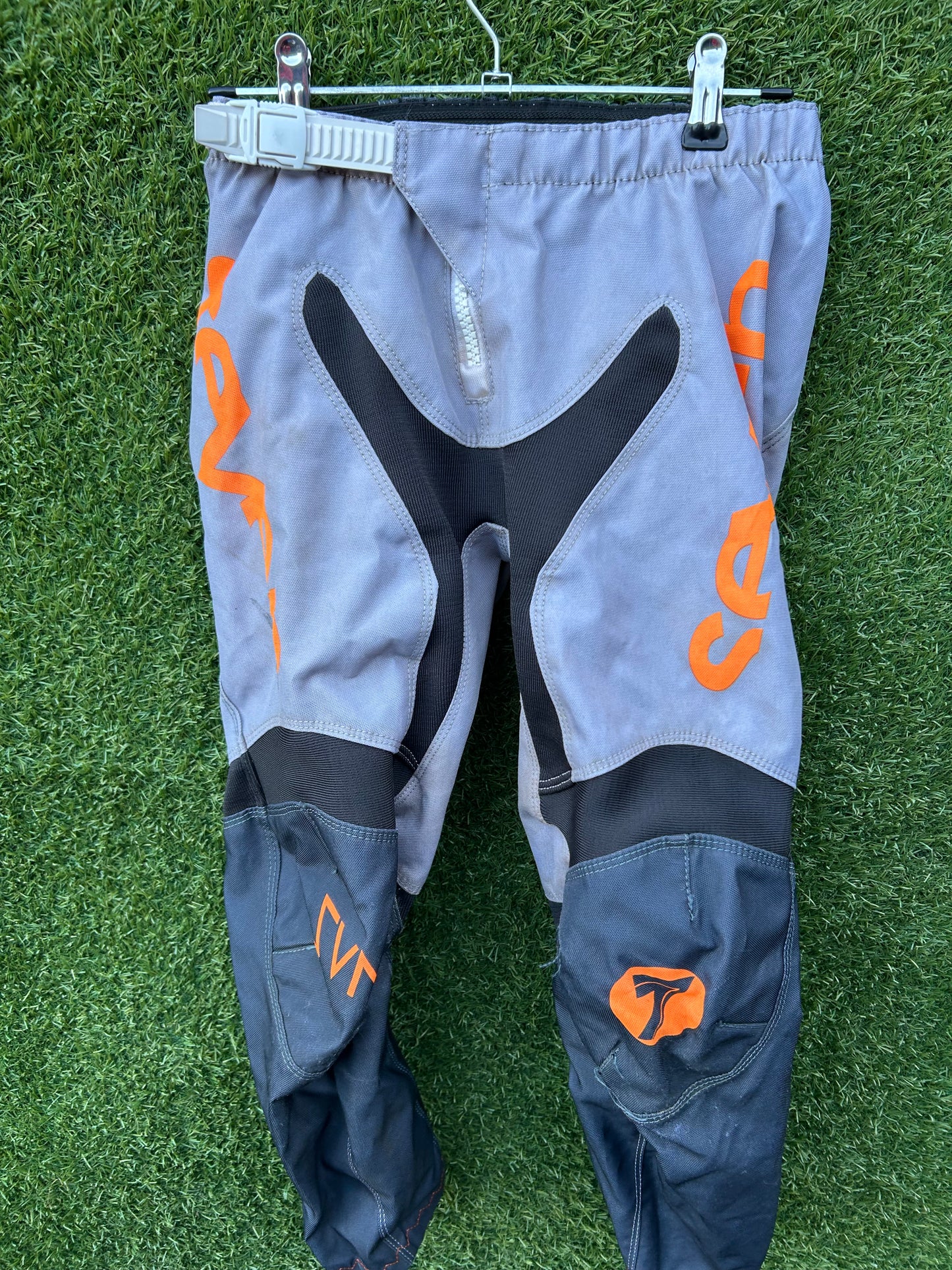 seven pants 24"