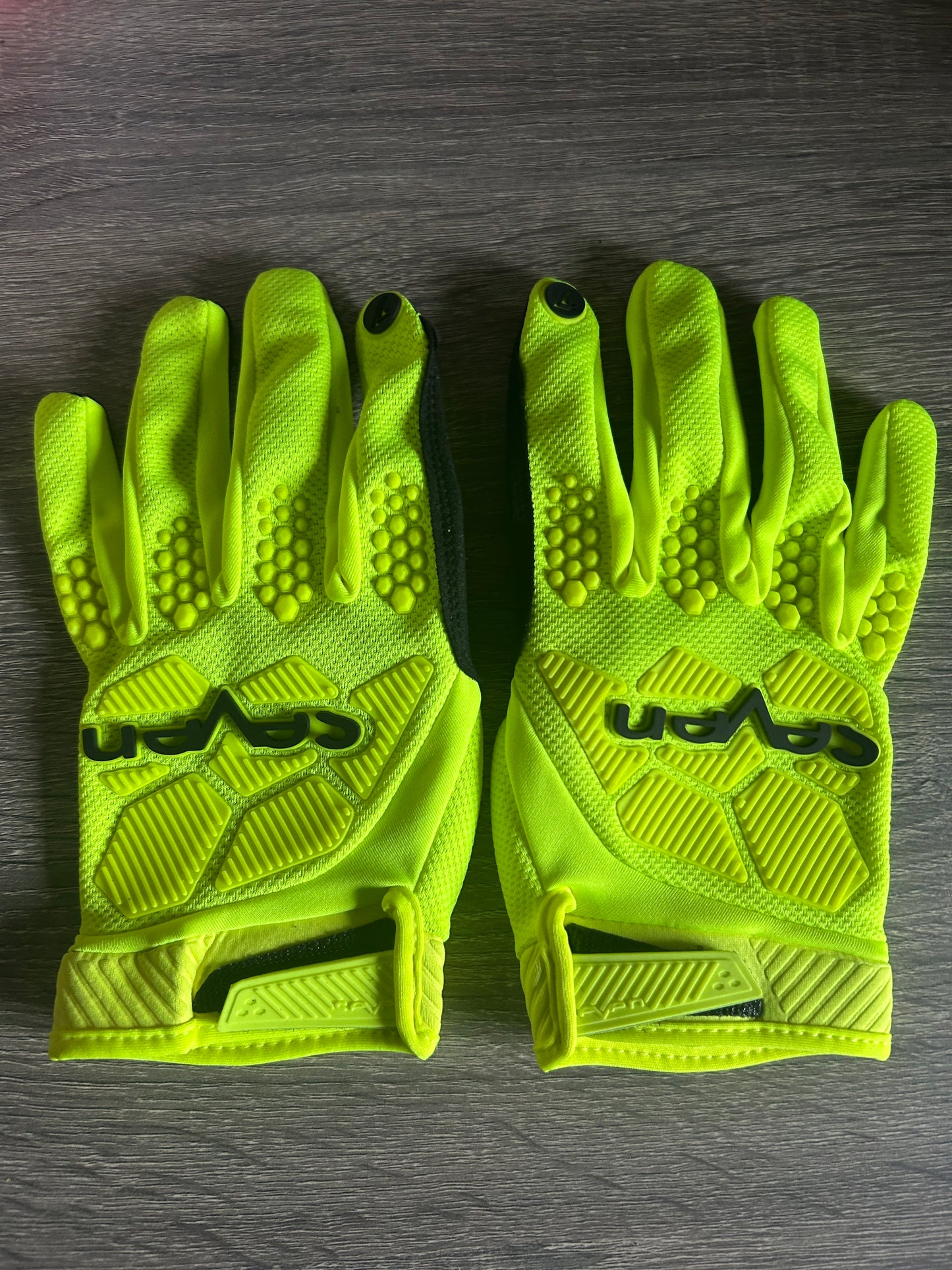 Seven gloves small