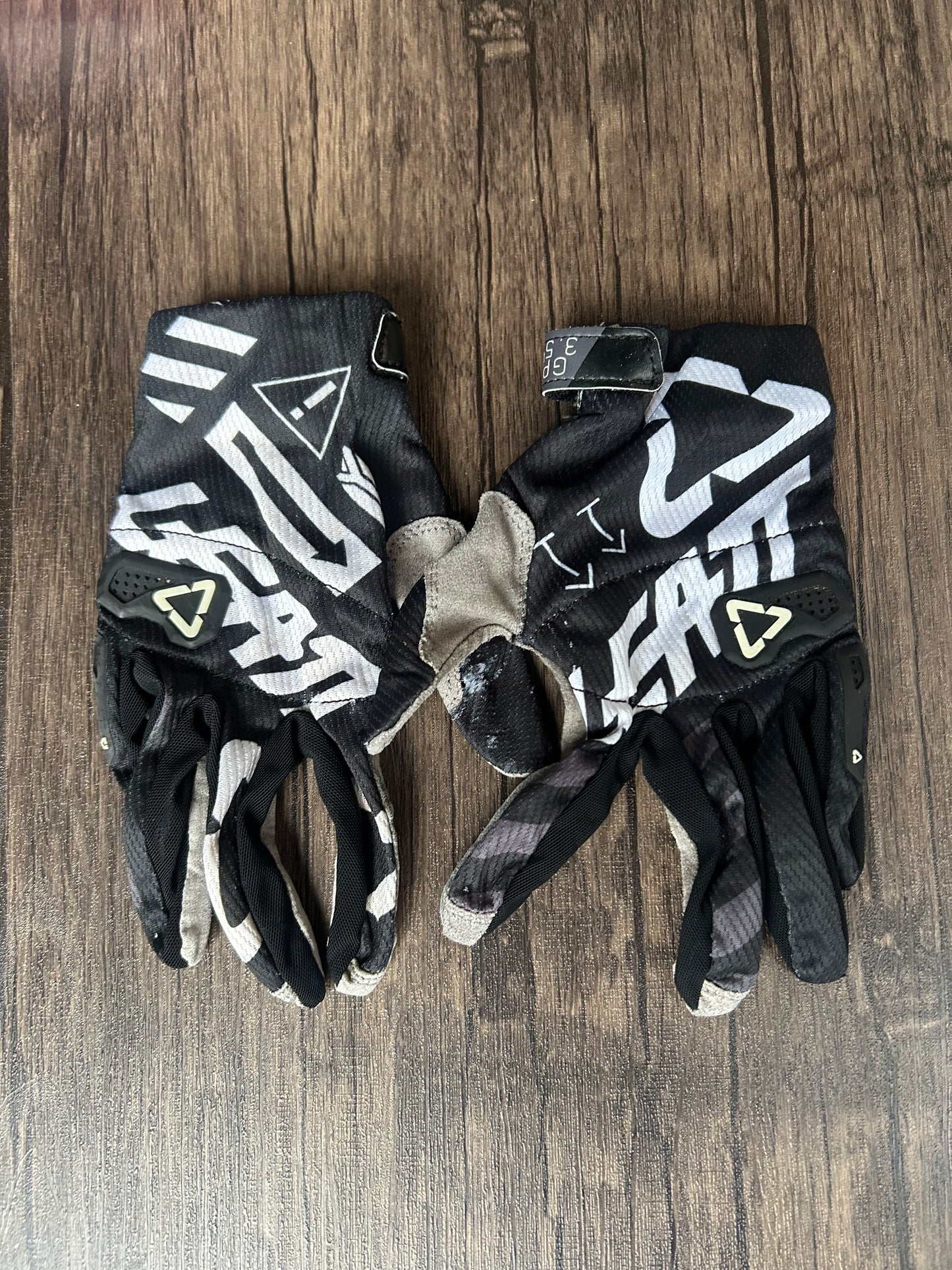 leatt gloves small