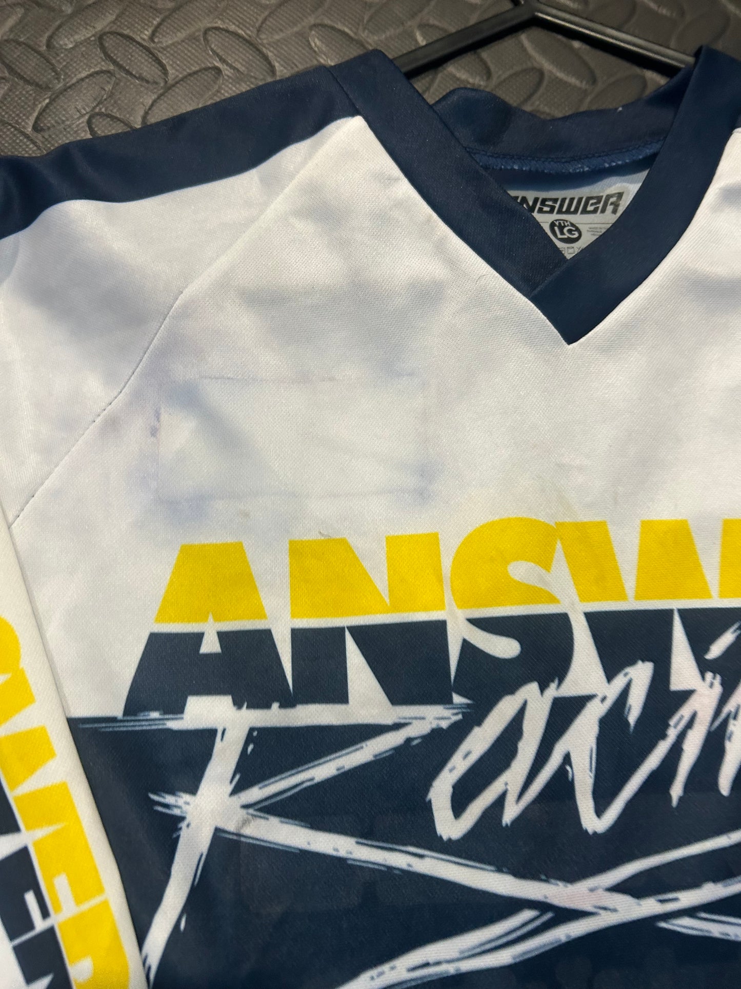 Answer jersey YL