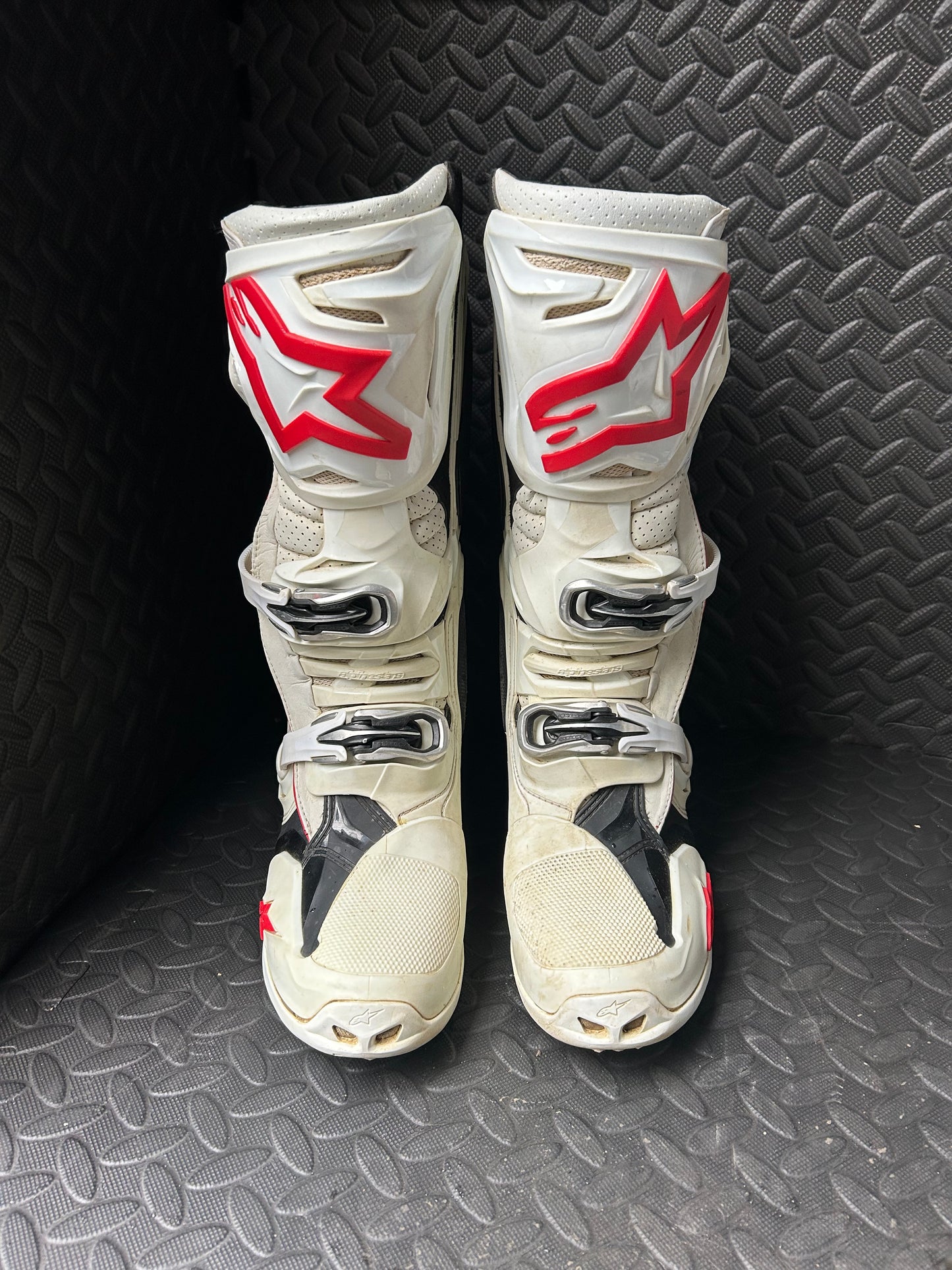 Alpinestars tech 10 supervented uk6