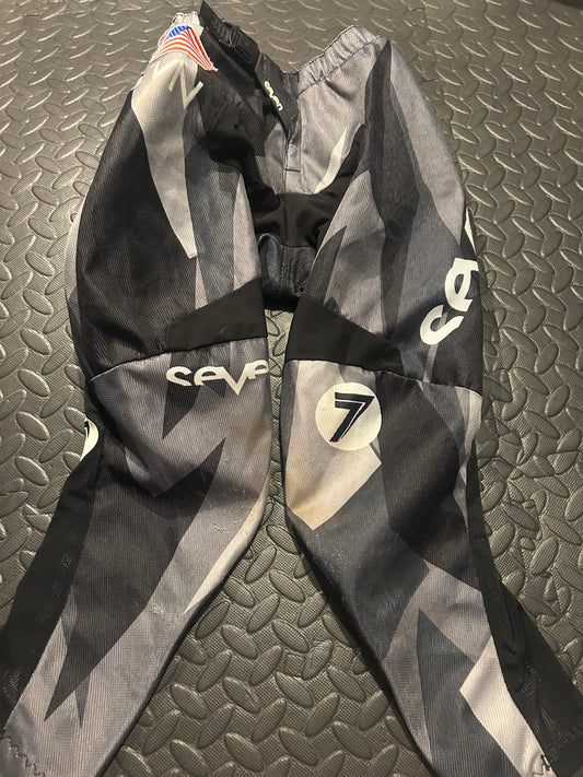 Seven pants 22”
