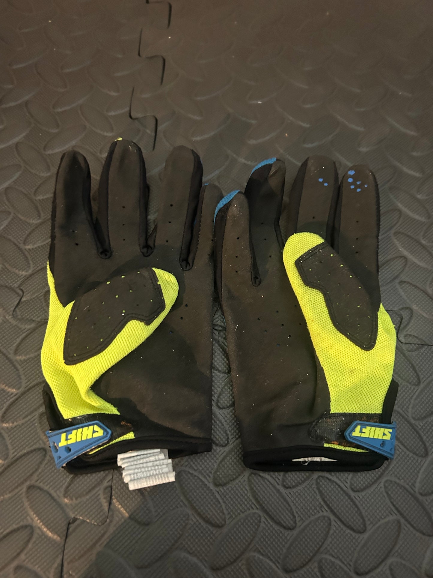 Shot gloves
