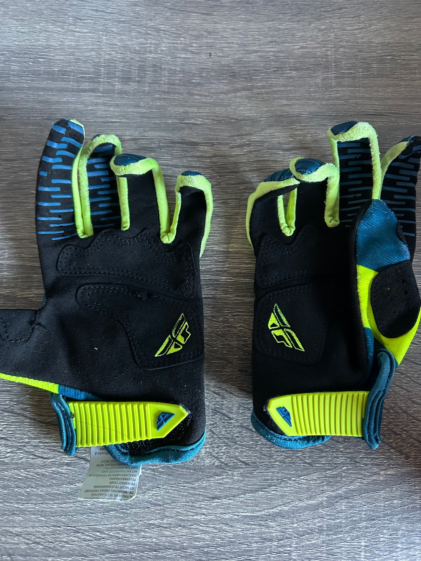 fly gloves youth medium