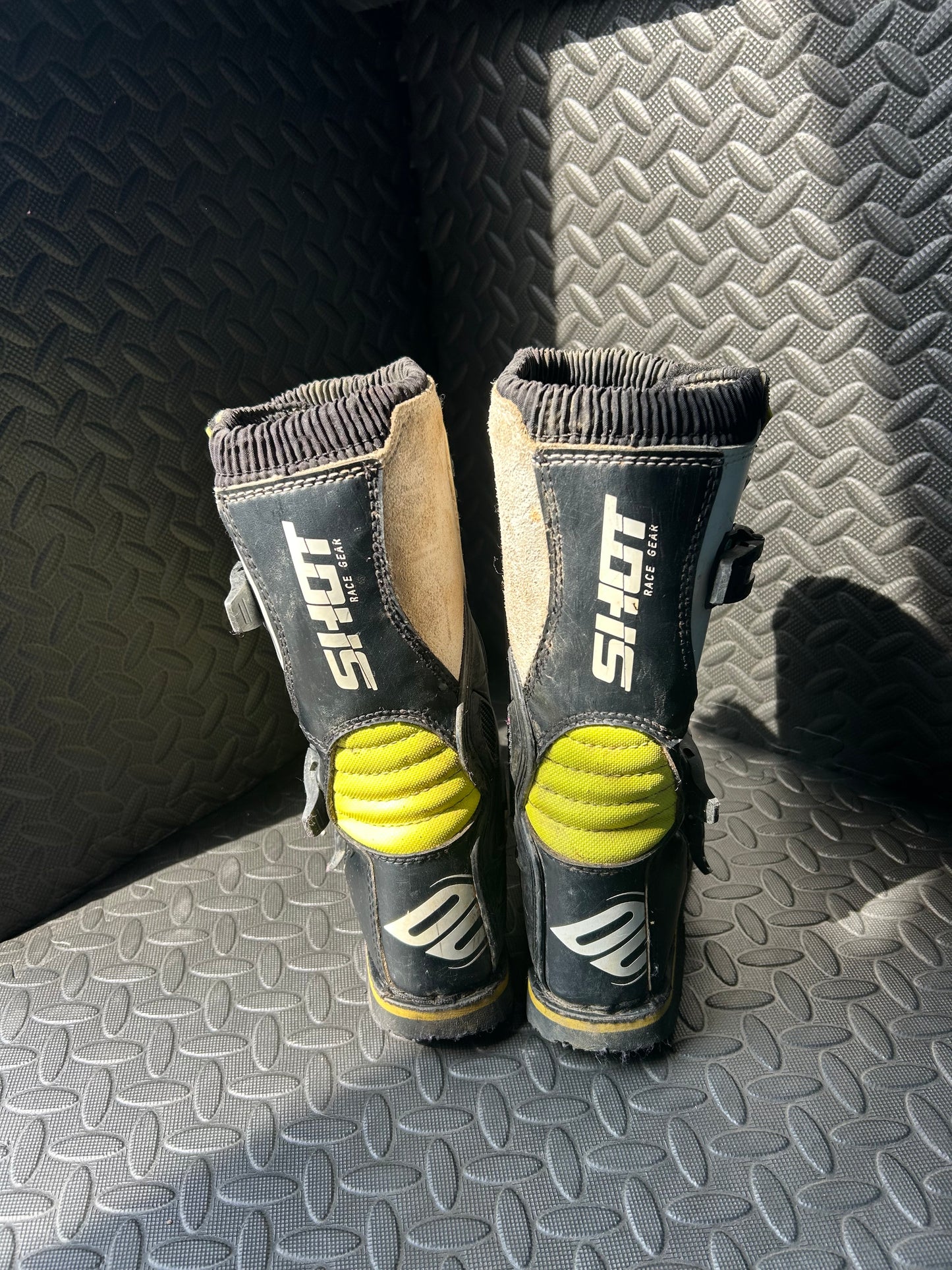 Shot boots uk4.5