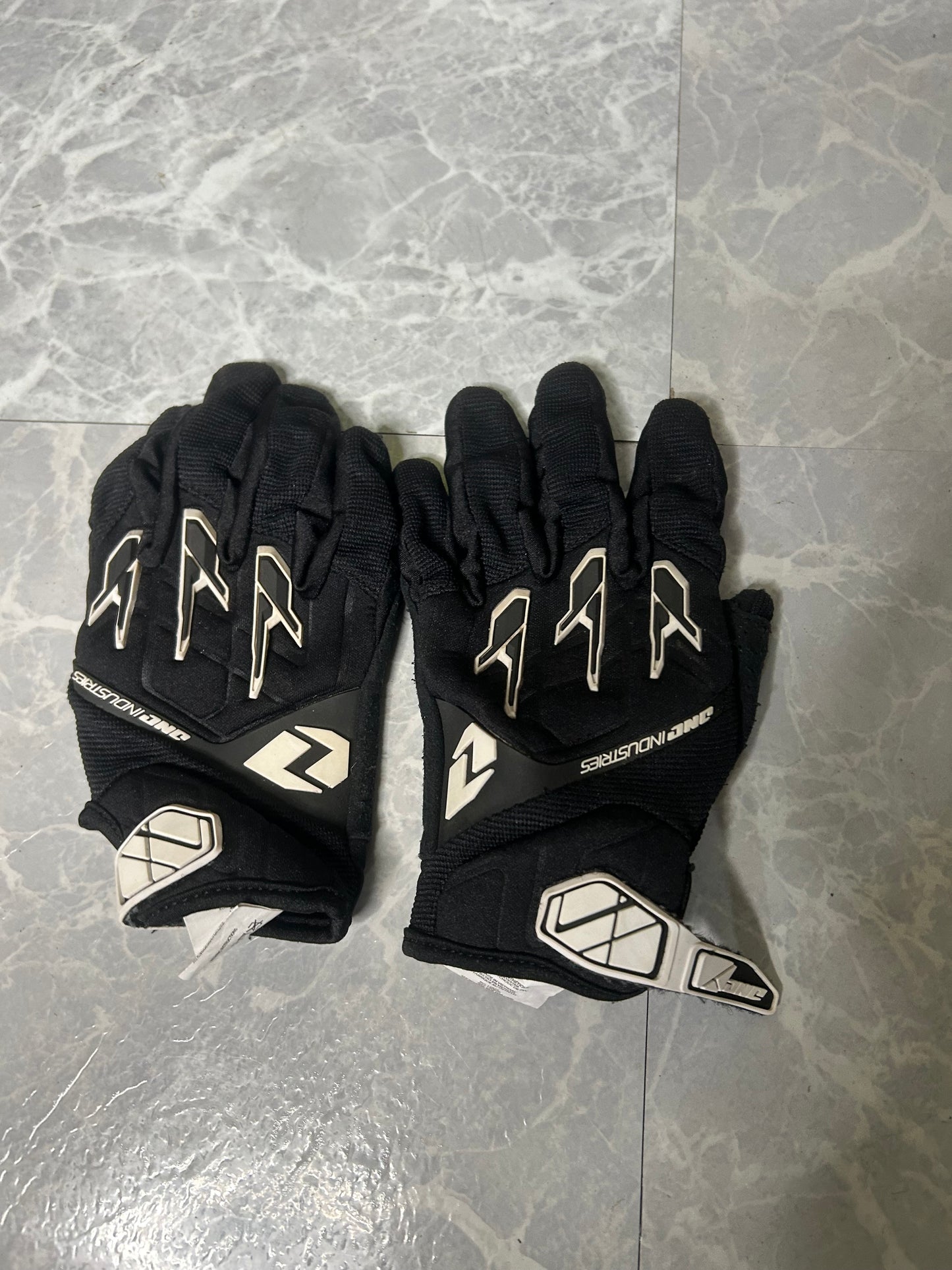 one industries gloves youth medium