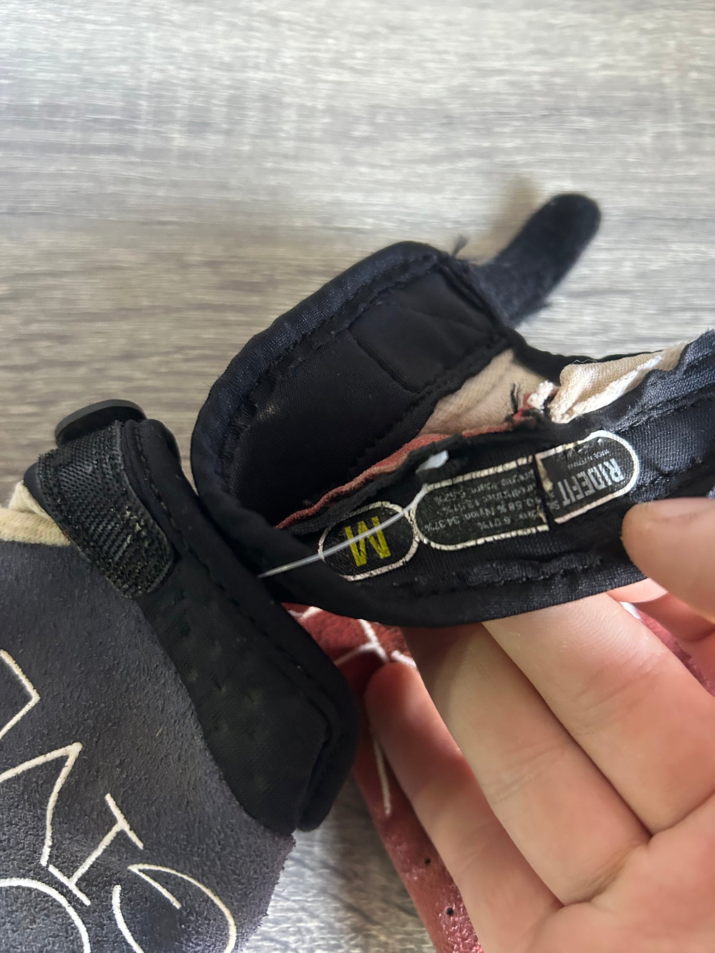 100% gloves youth medium