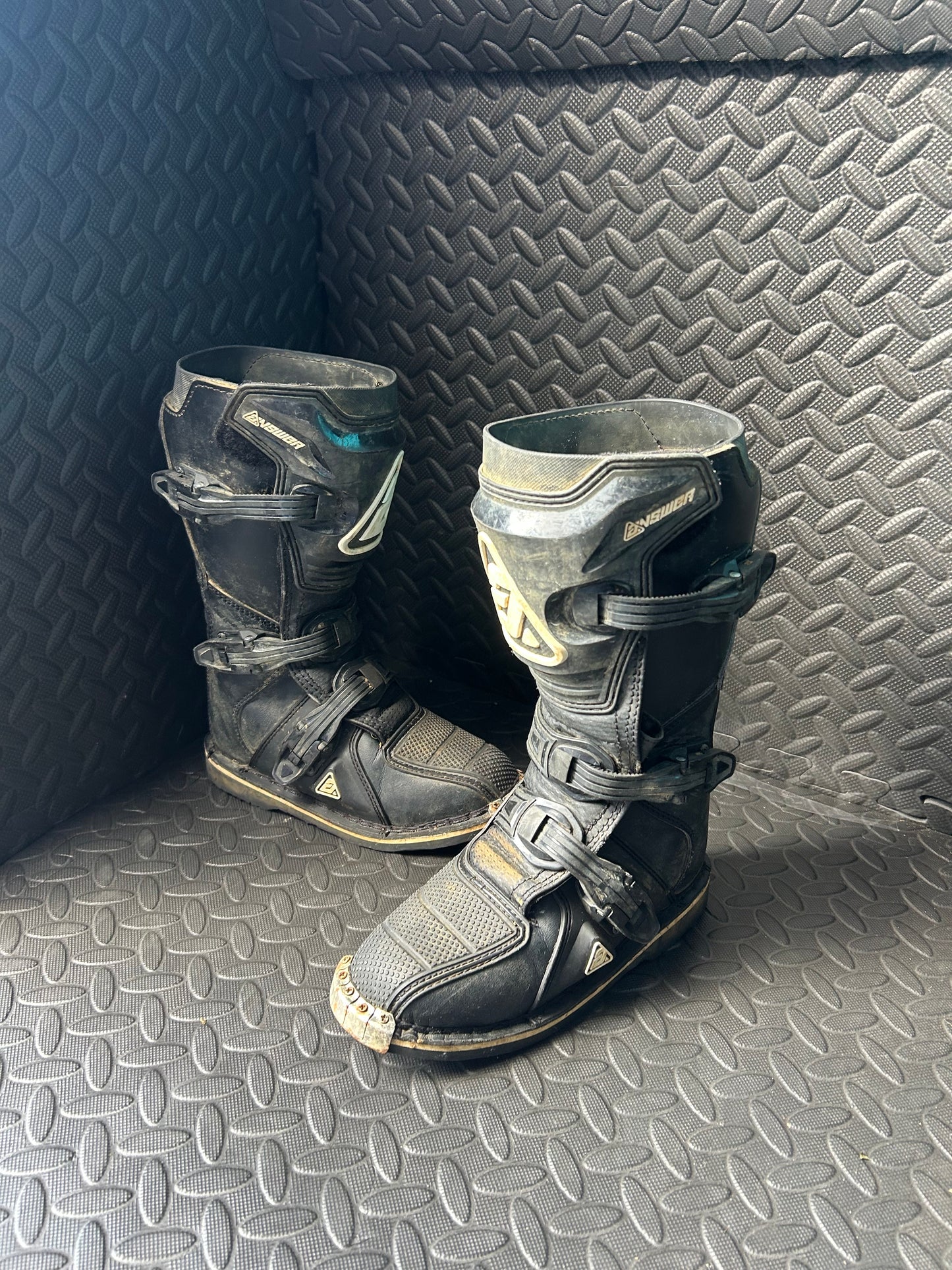 Answer boots uk2
