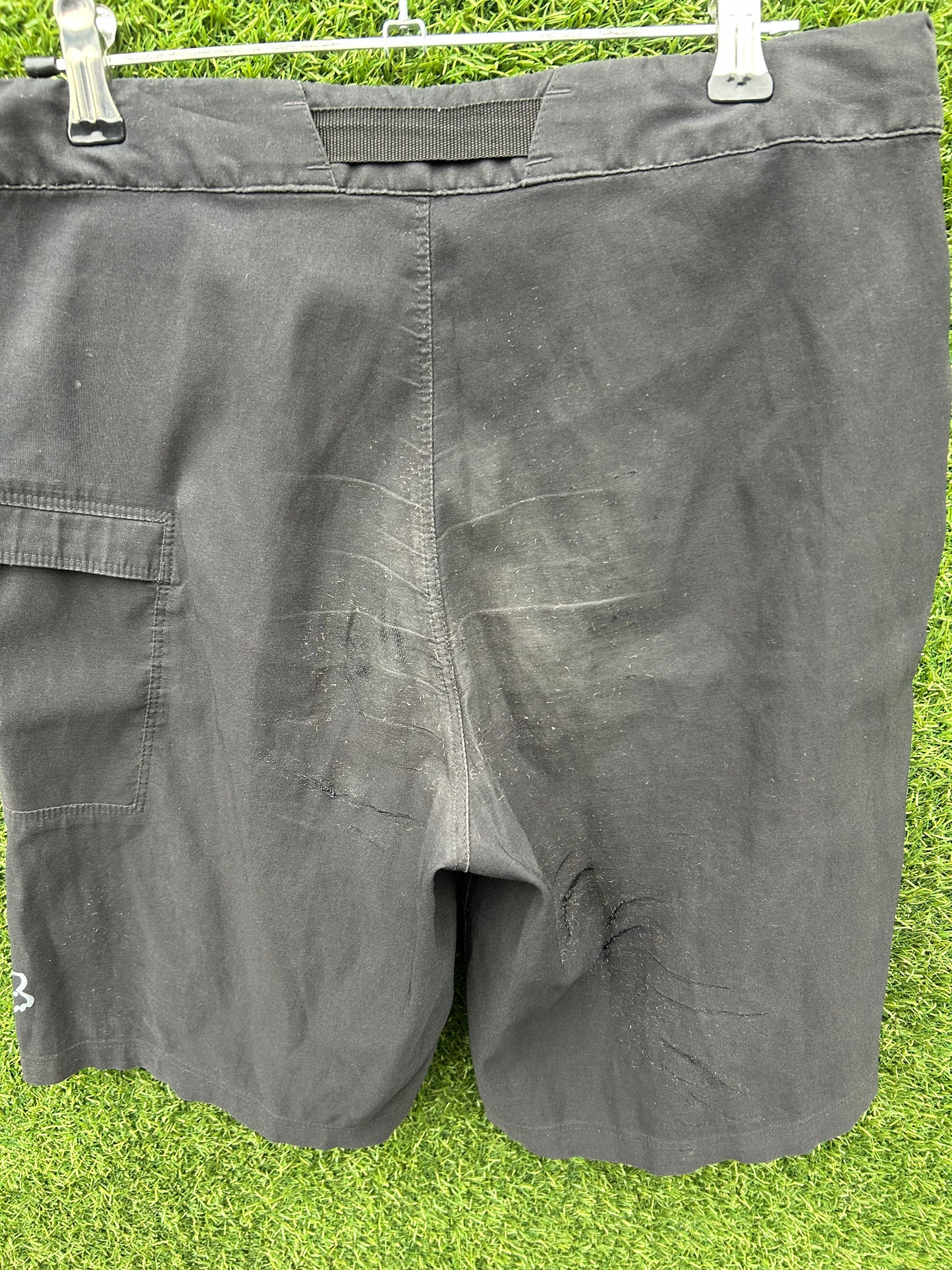 fox mtn shorts 28"