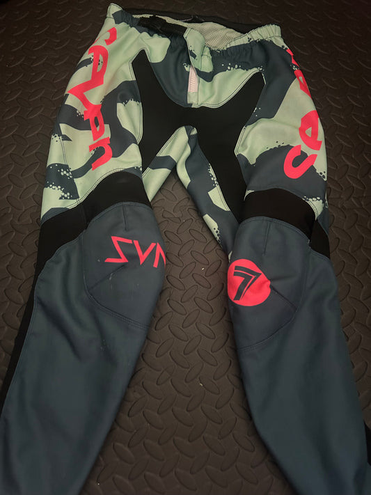 Seven pants 28”