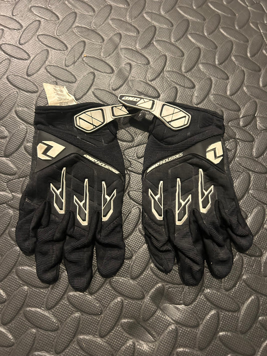 One industries gloves YL