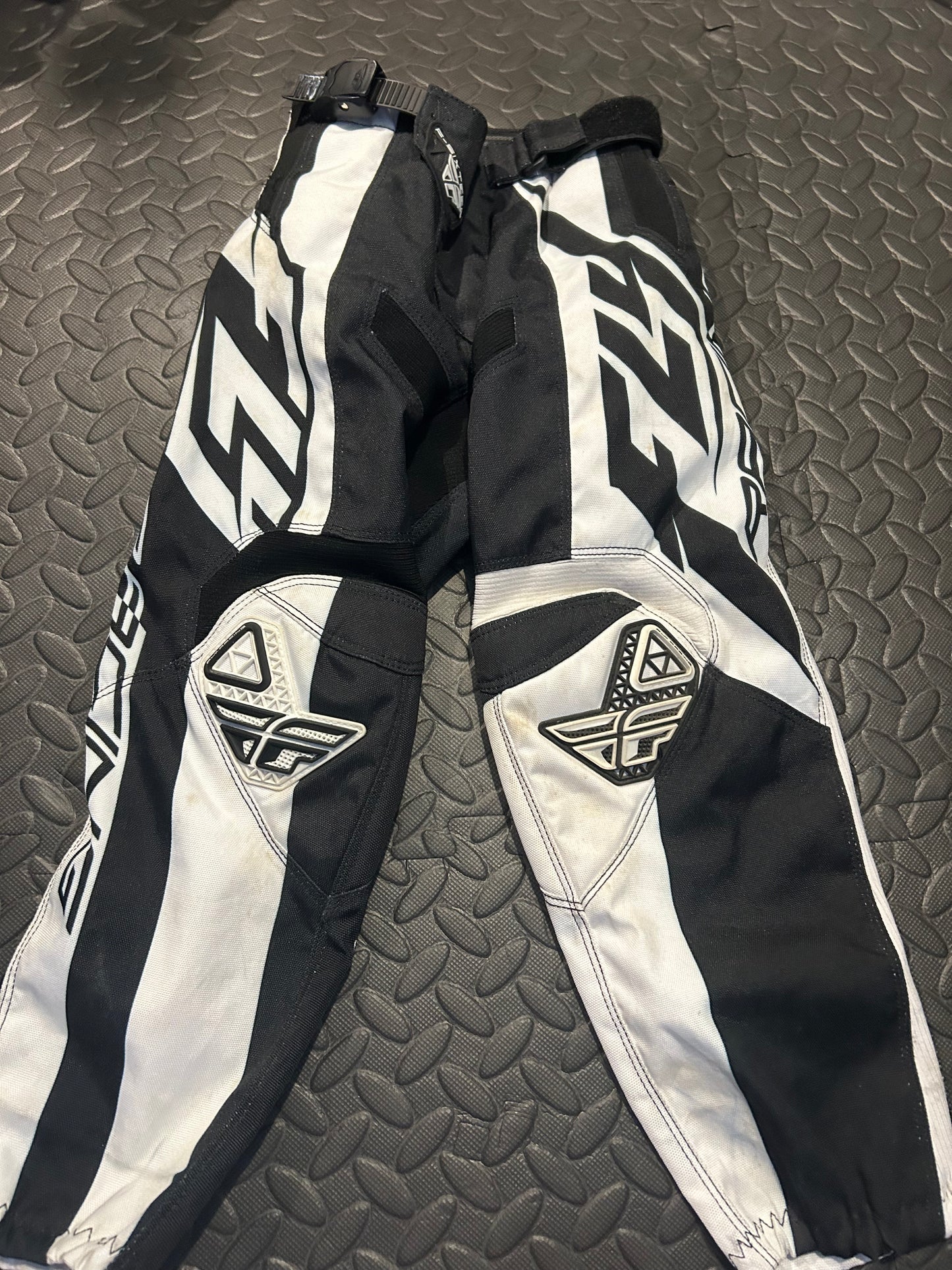 Fly pants 18”