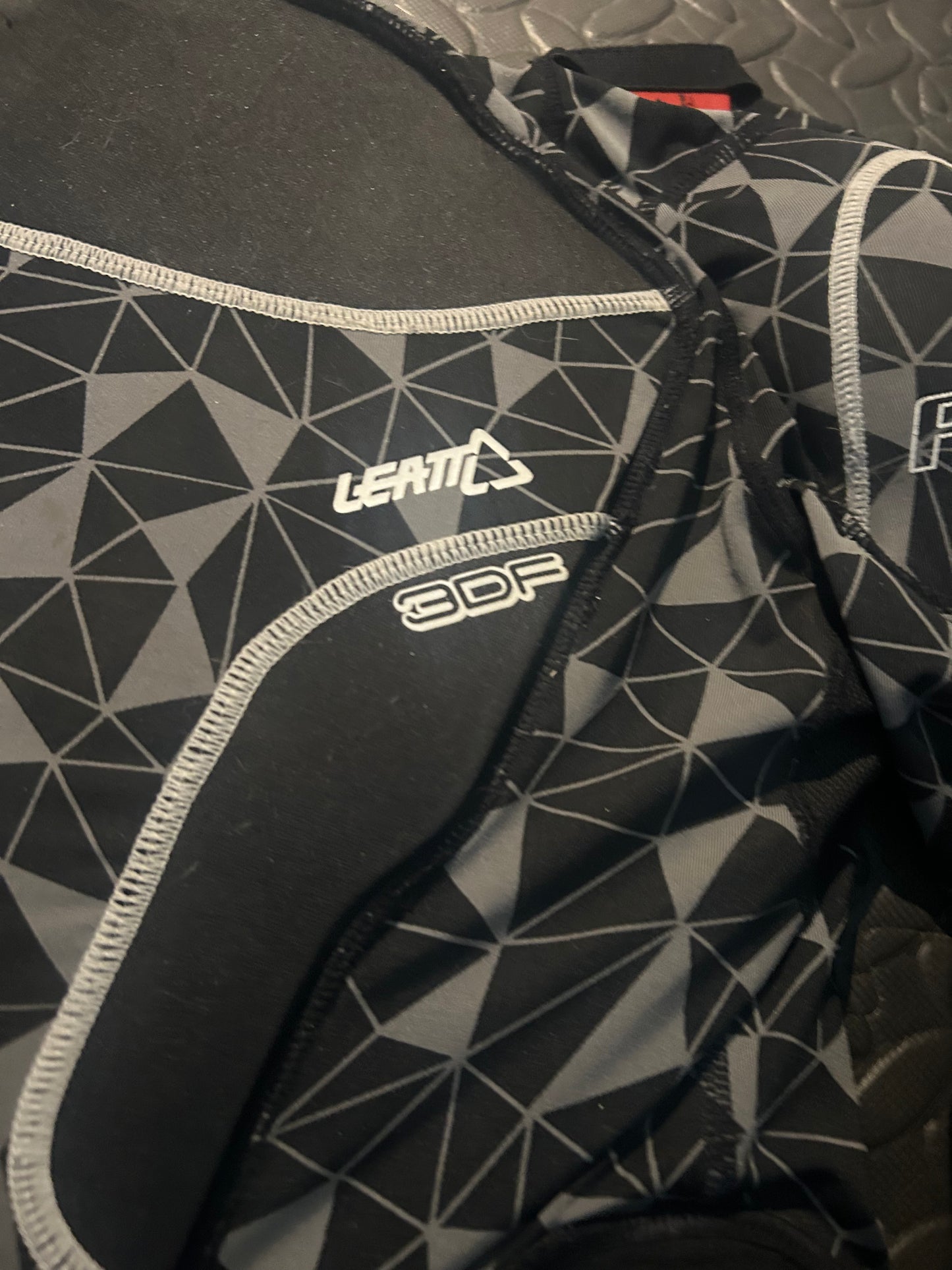 Leatt 3df body armour YM