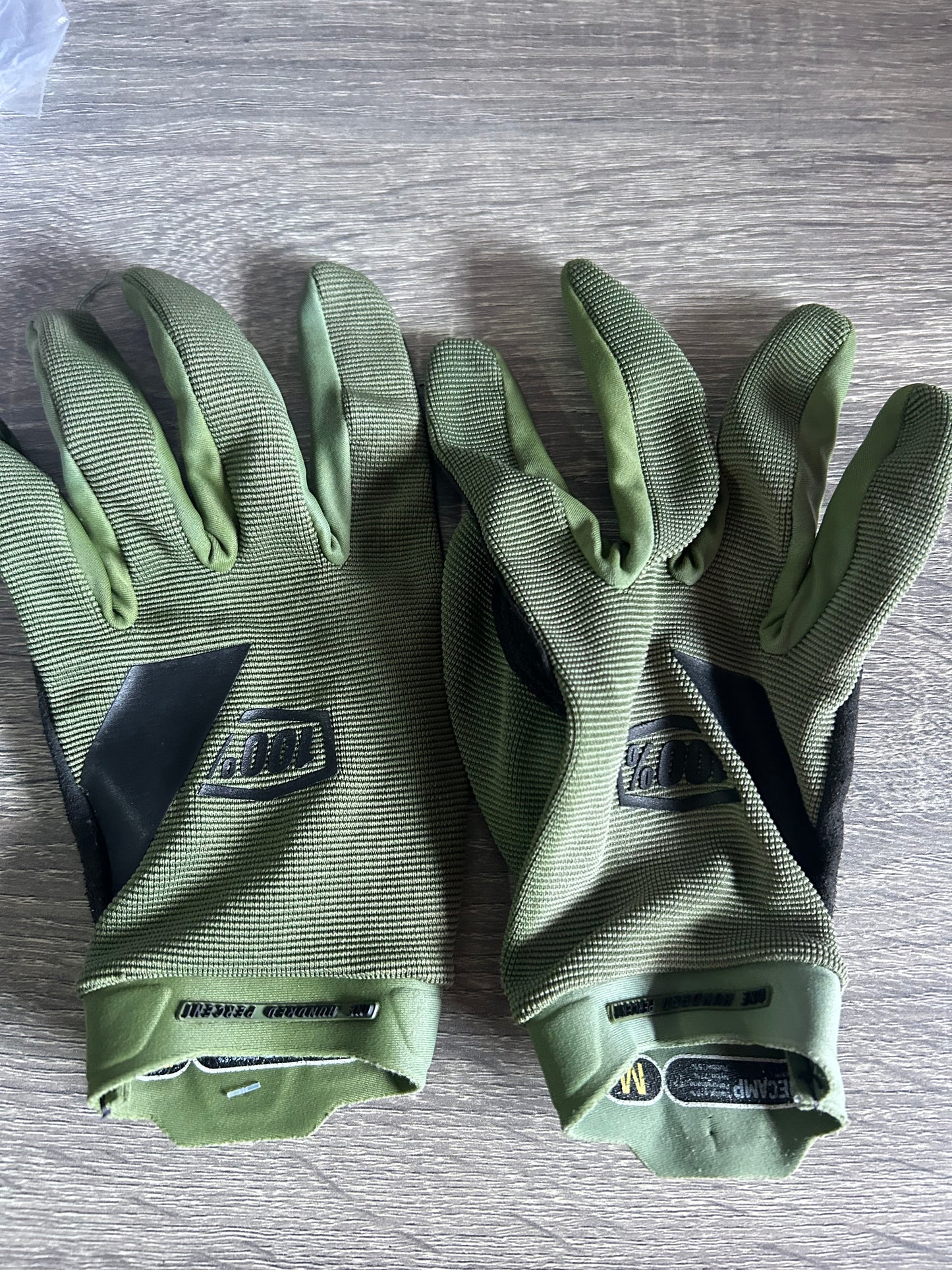 100% gloves medium