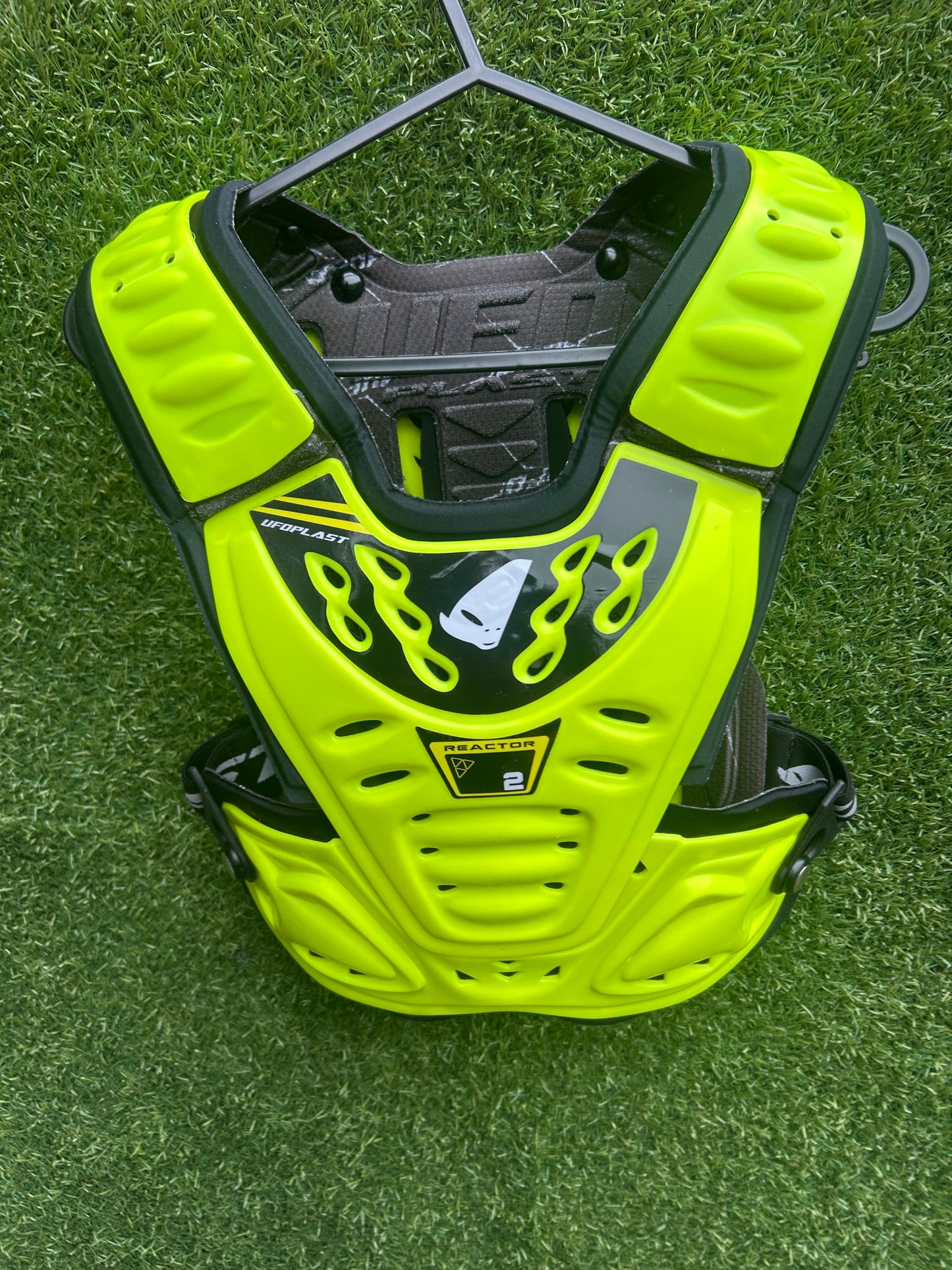 UFO Body armour 32-36cm