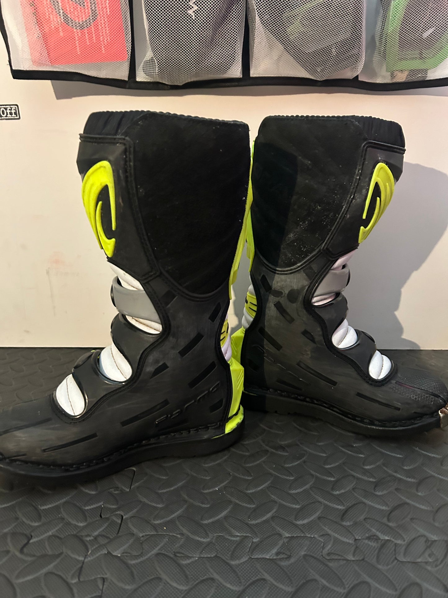 Forma boots UK2