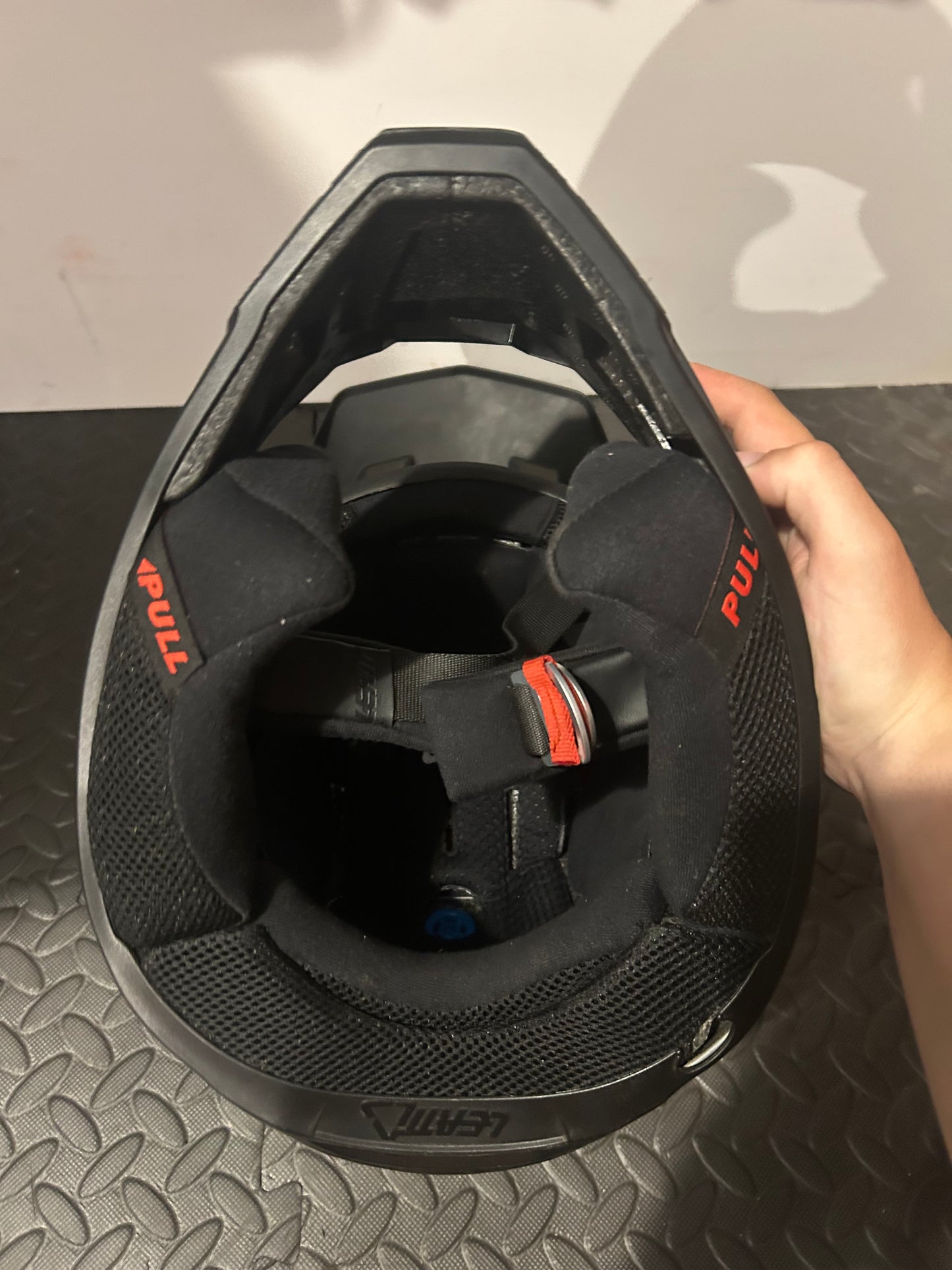 Leatt 7.5 helmet L