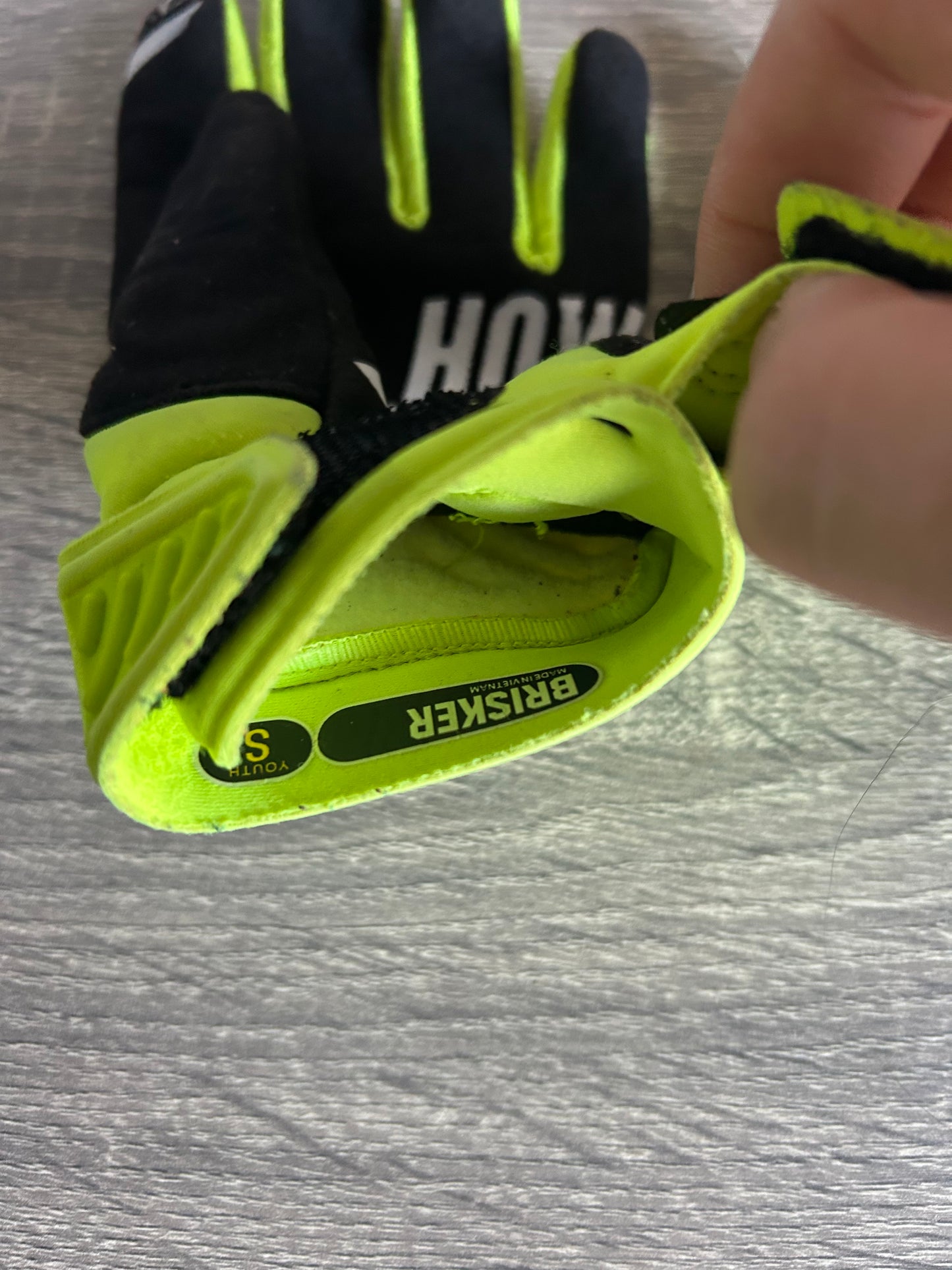 100% gloves youth small