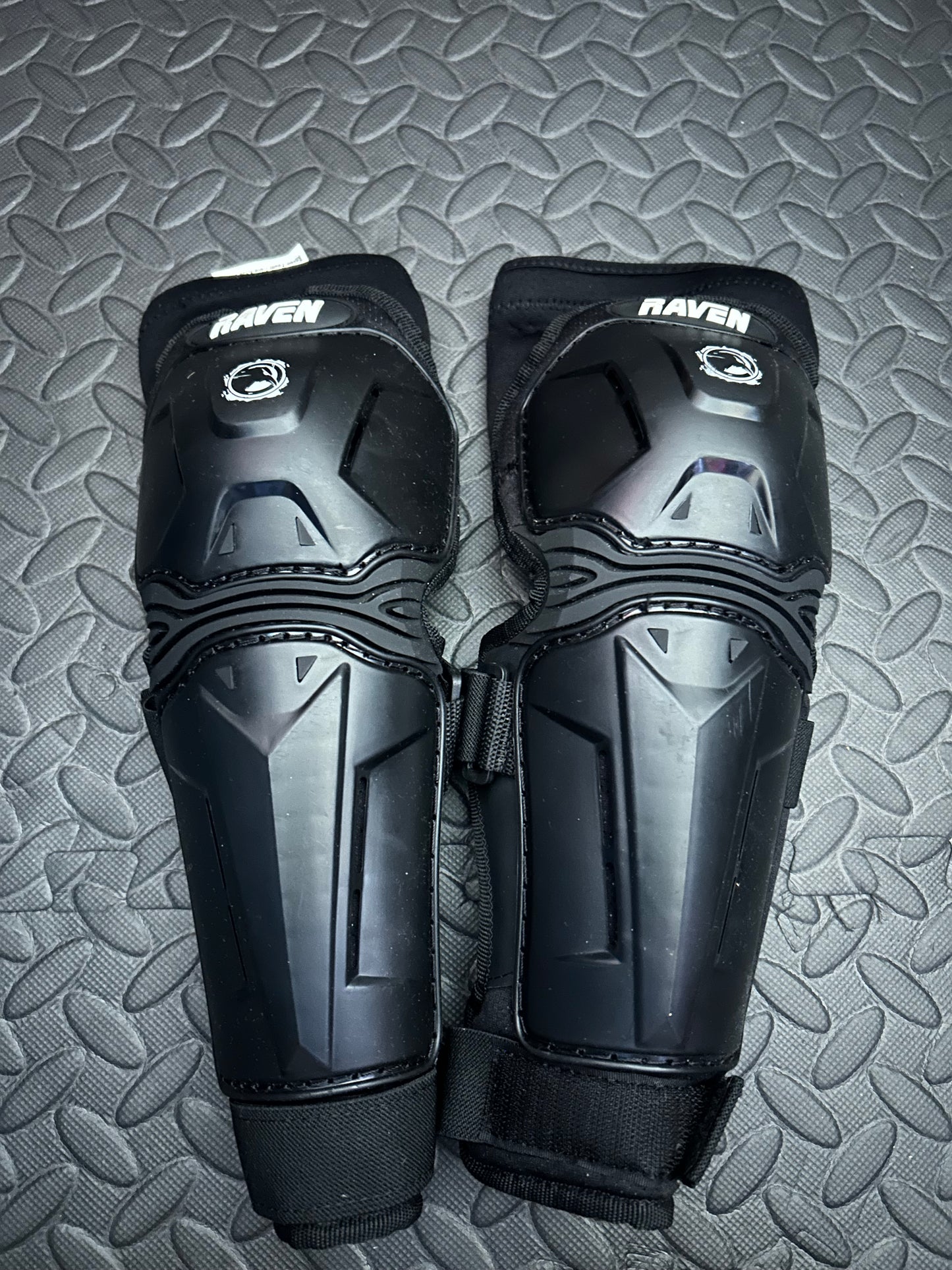 Raven youth knee and shin pads