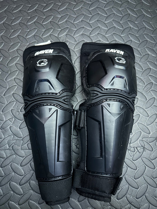 Raven youth knee and shin pads