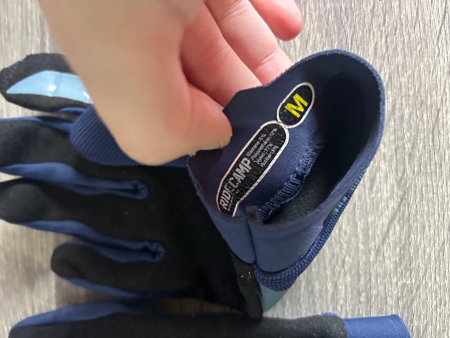 100% gloves medium