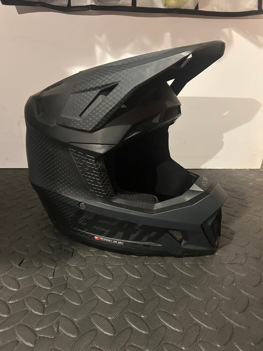 Leatt 7.5 helmet L
