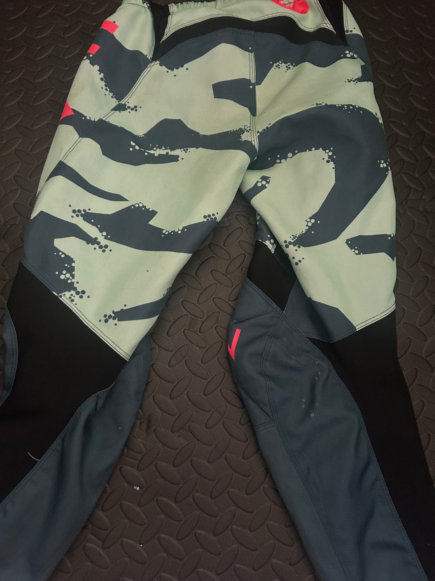 Seven pants 28”