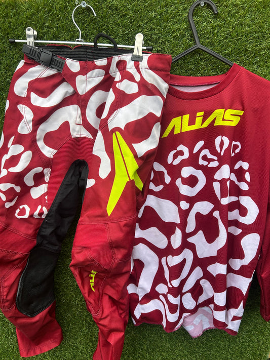 alias kit ym/24"