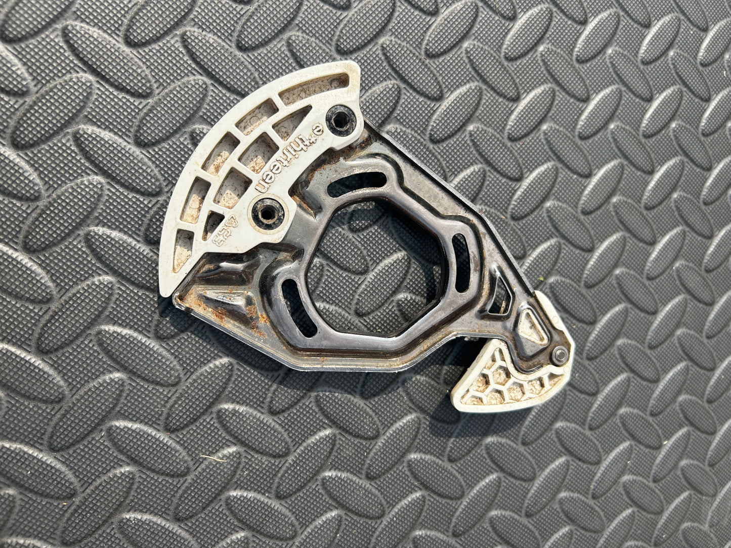 Ethirteen chain guard