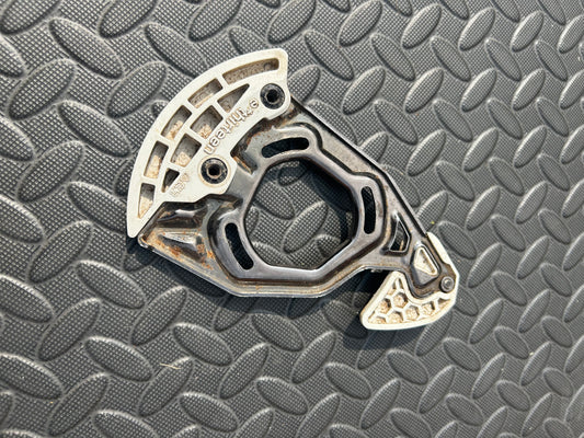Ethirteen chain guard