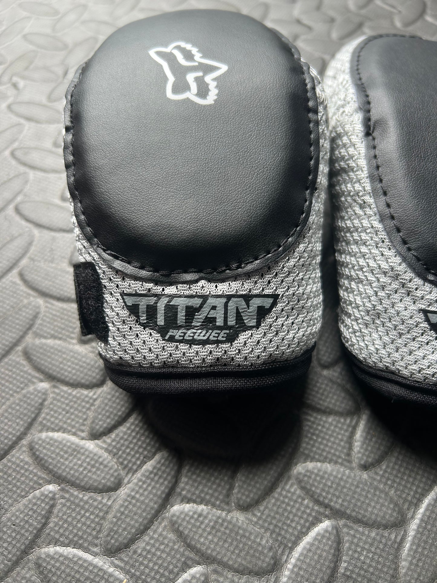 Fox peewee titan elbow guards m/l