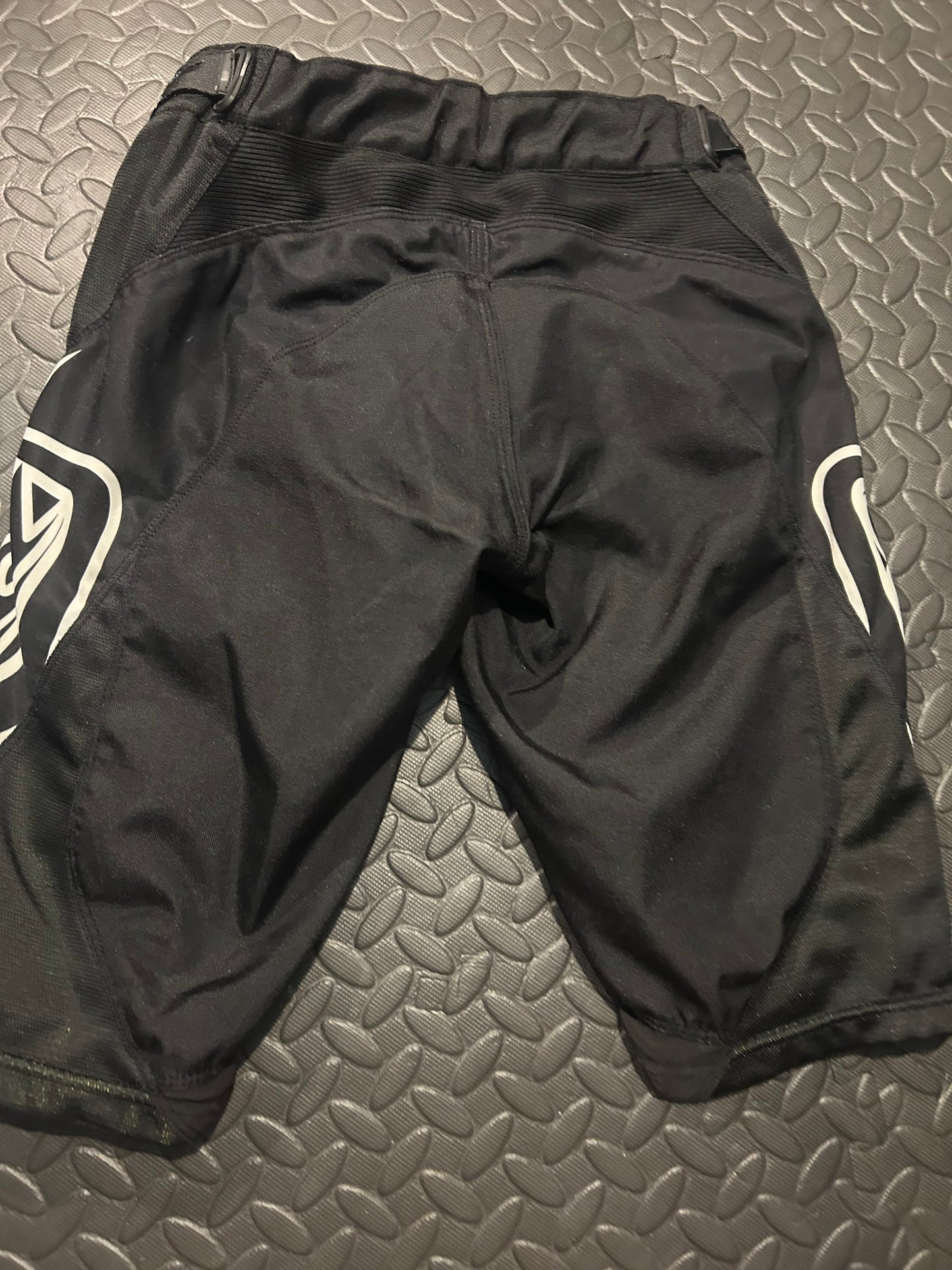 Troy Lee designs shorts 28”