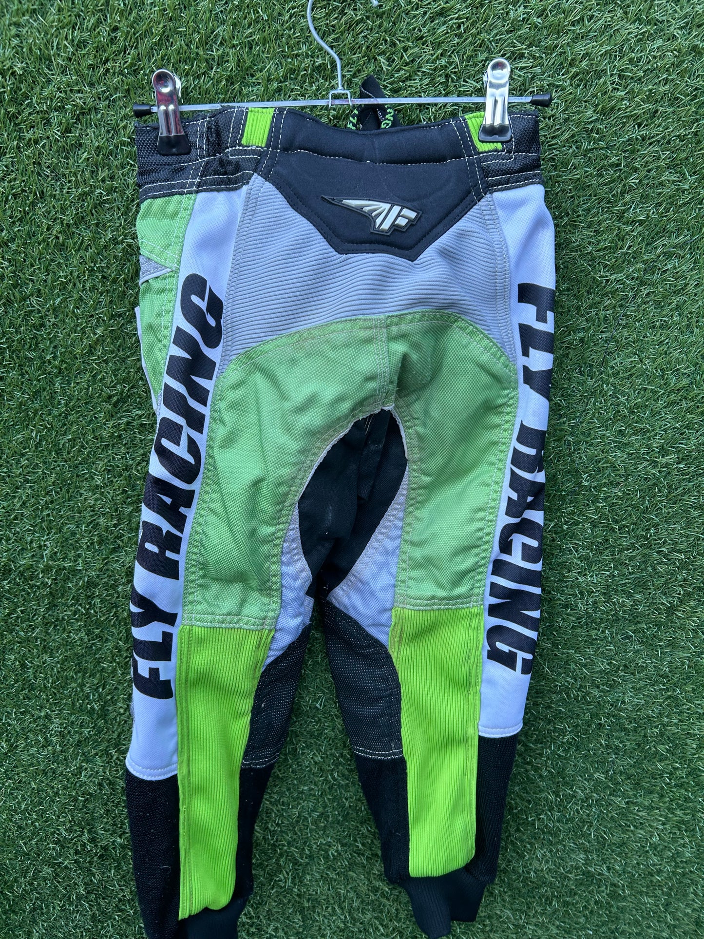fly pants 22"
