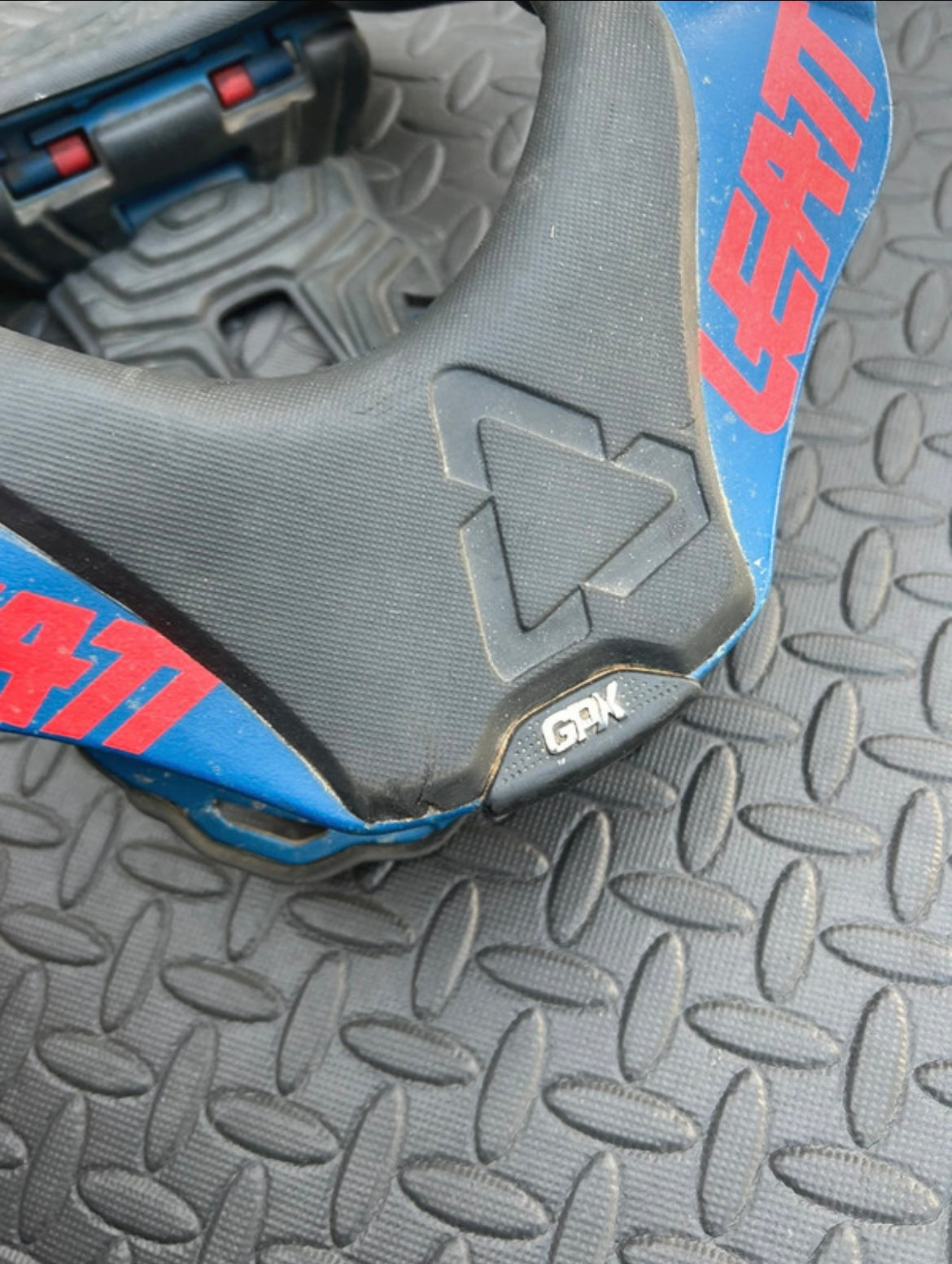 Leatt neck brace